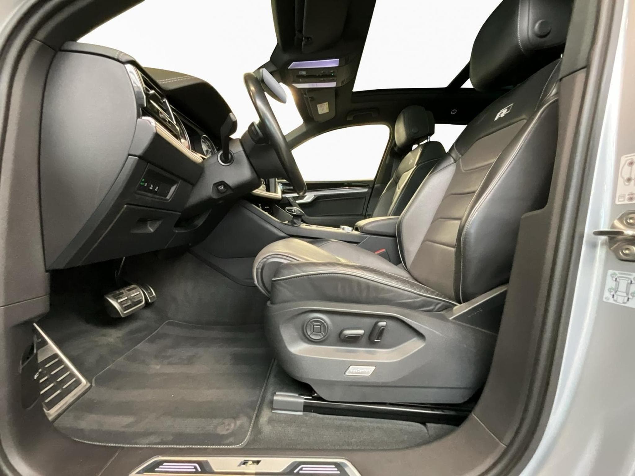 VW Touareg R-Line+V6+Black-Style+4M+Pano+Stand-H+Luft. (2019) - Foto 9