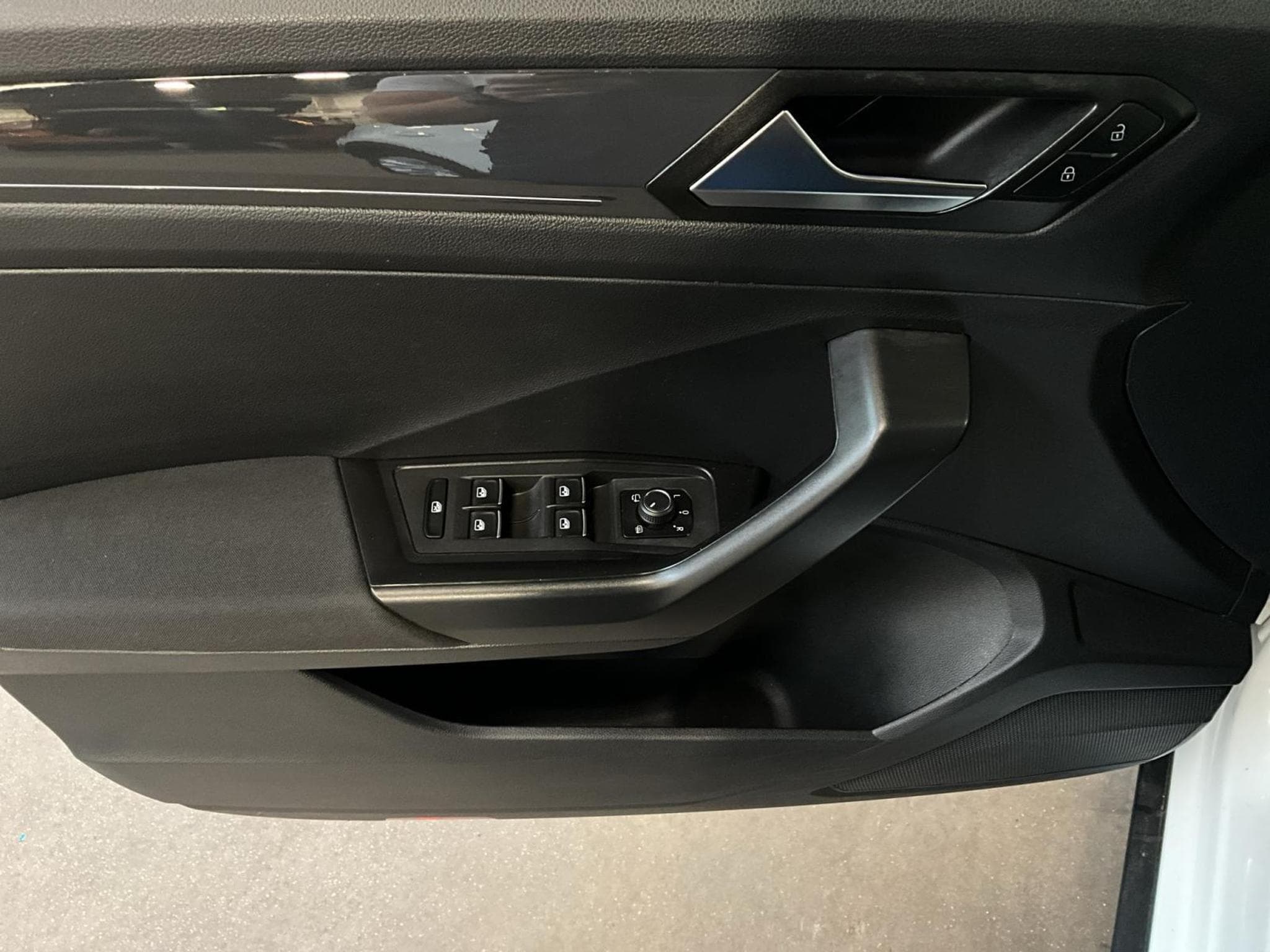 VW T-Roc Sport+DSG+4M+Led+Navi (2019) - Foto 14