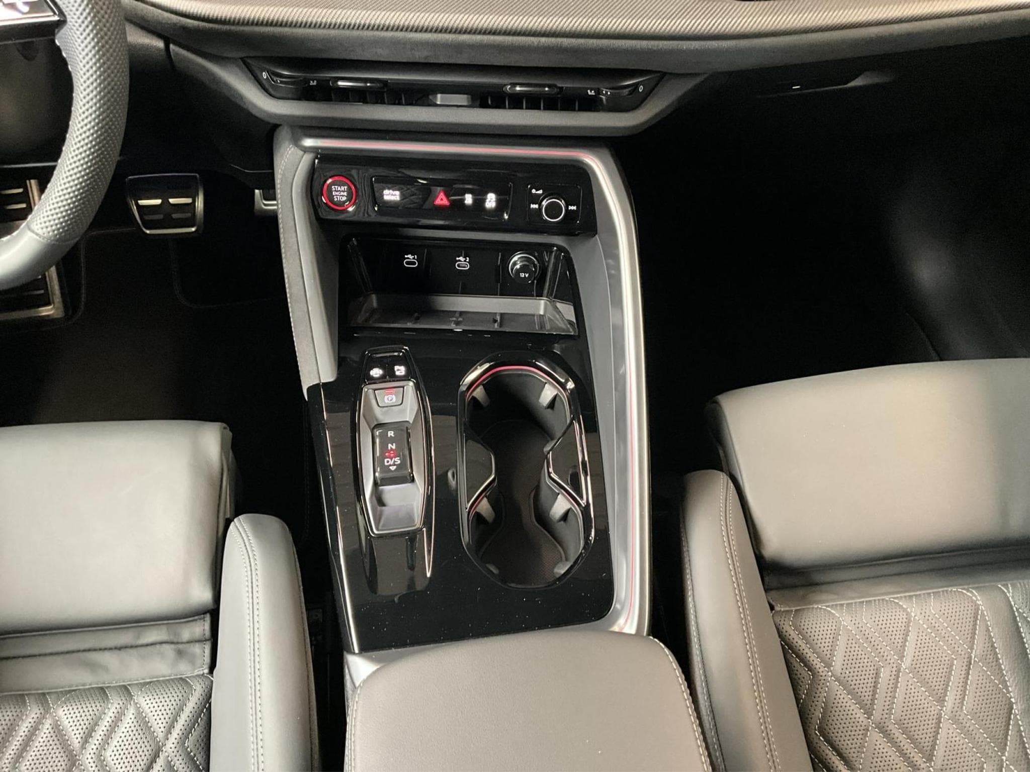Audi SQ5 SB+Quattro+S-Tronic+Pano+Luft.+AHK (2025) - Photo 12