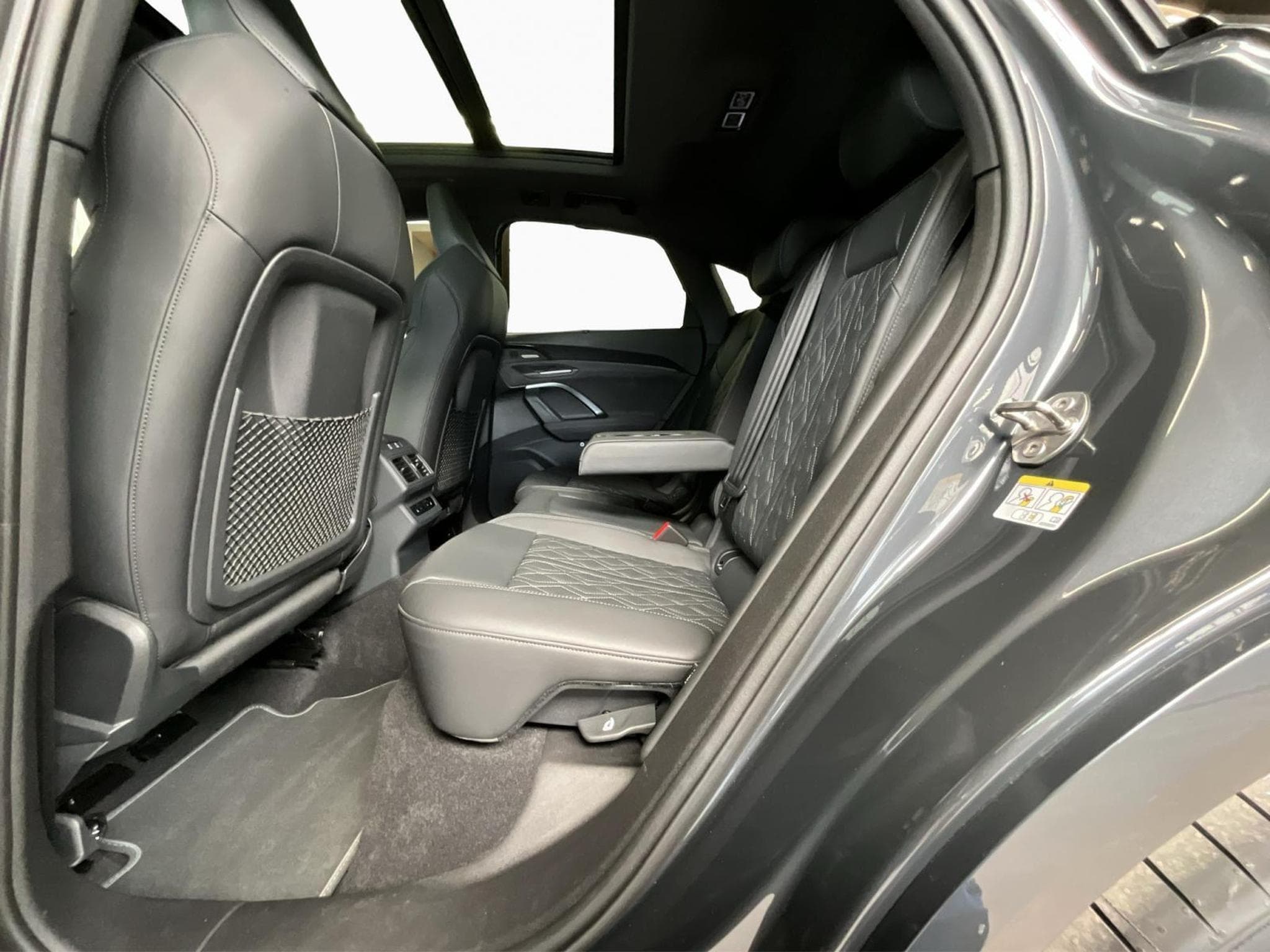 Audi SQ5 SB+Quattro+S-Tronic+Pano+Luft.+AHK (2025) - Photo 16