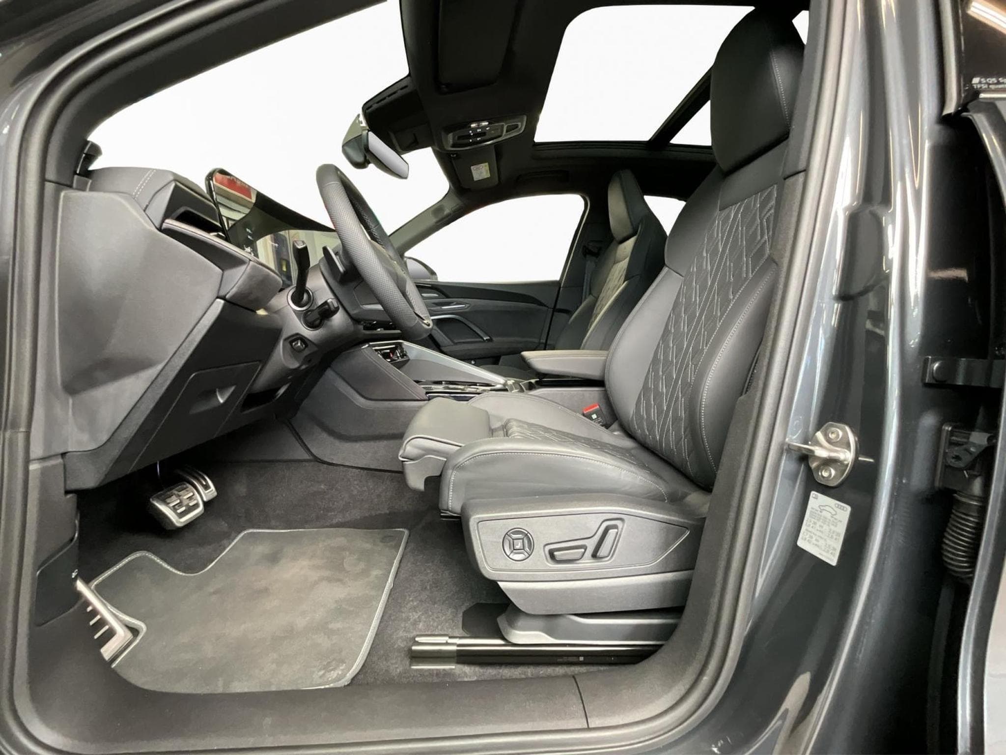 Audi SQ5 SB+Quattro+S-Tronic+Pano+Luft.+AHK (2025) - Photo 9