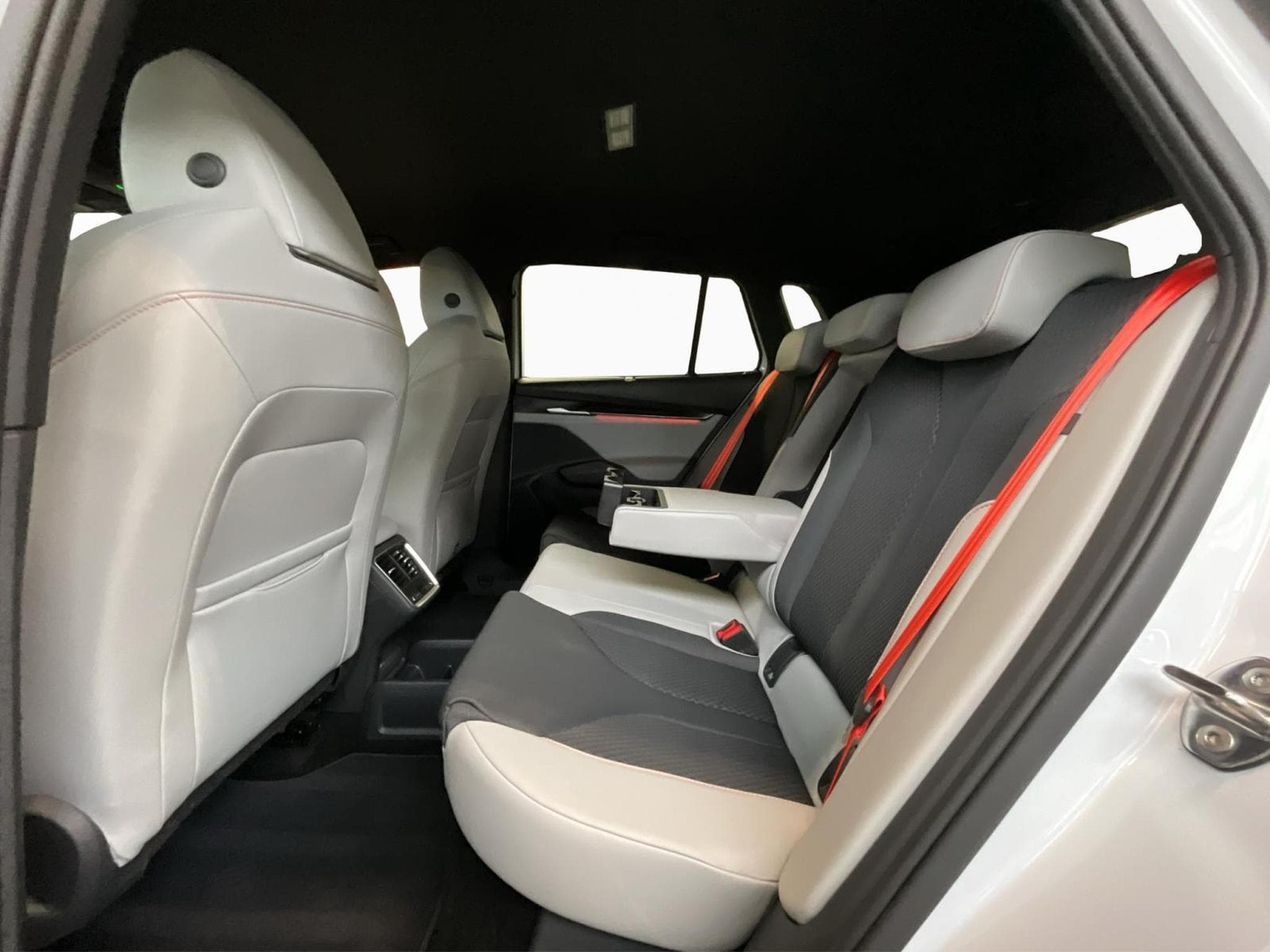 Skoda Elroq 77kWh+85iV+P.Lodge+eBravo+AHK (2025) - Foto 18