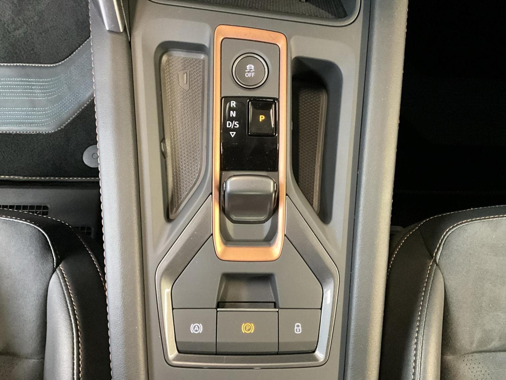 Cupra Leon TDI+DSG+Pure-Perf+Immersive-Sennheiser (2025) - Photo 12