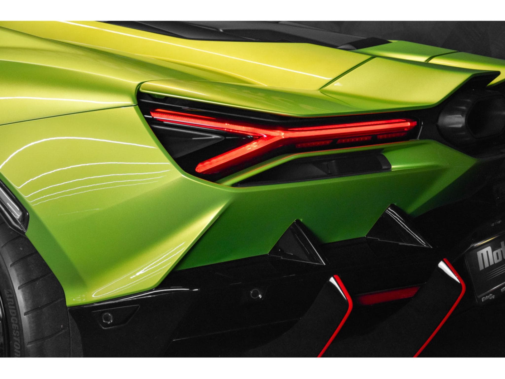 Lamborghini Revuelto AD PERSONAM - VERDE CITREA / ROSSO MARS (2025) - Foto 23