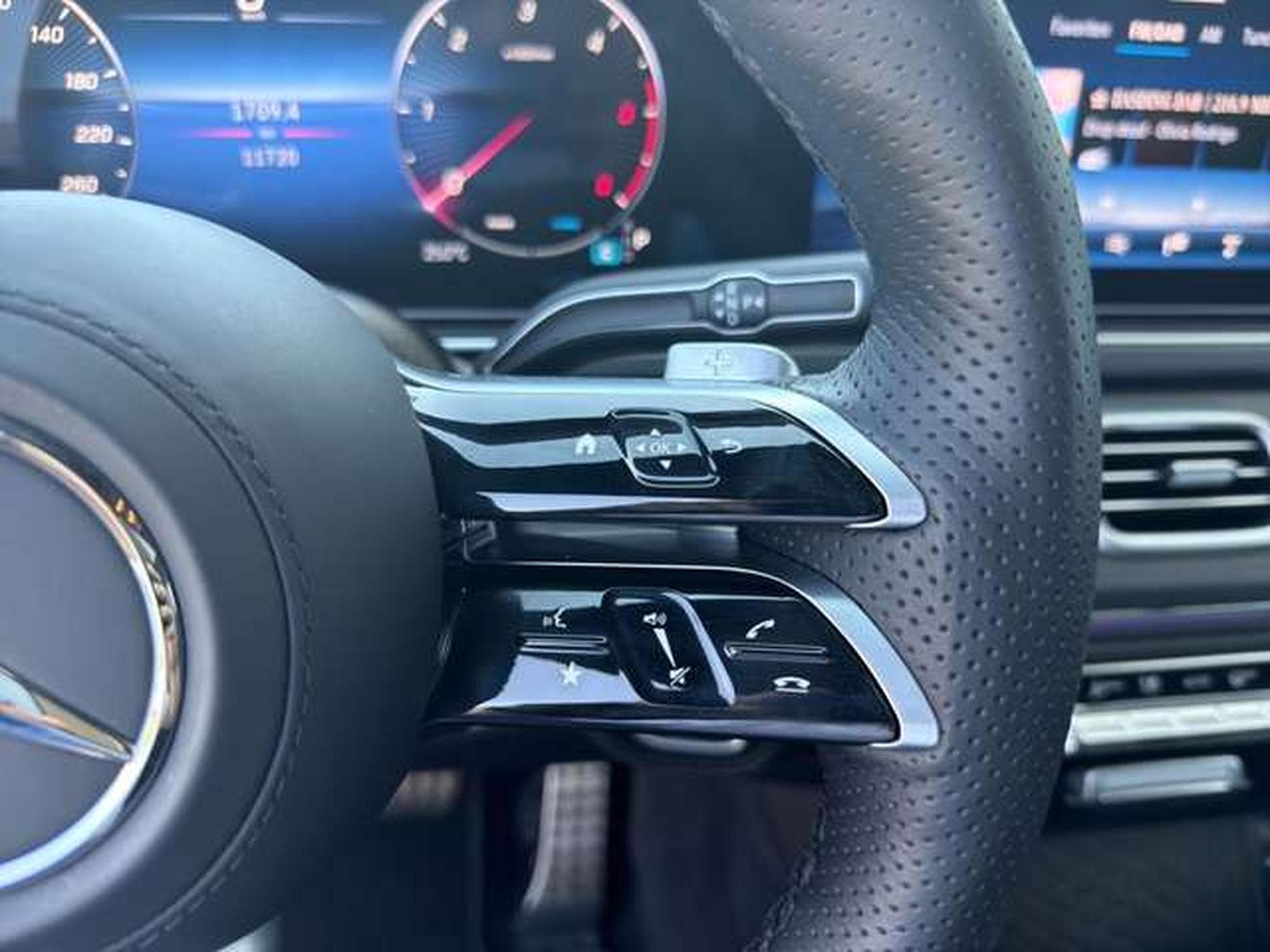 Mercedes GLE 450 d AMG Line/Designo/Pano/Night/Head-up (2025) - Photo 31