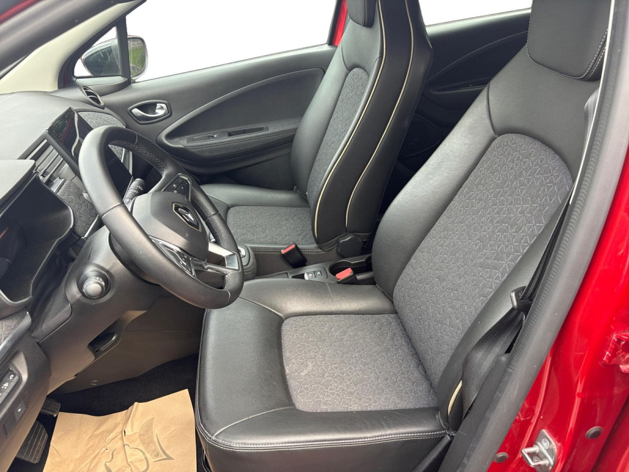 Renault Zoé ICONIC EV50 135HP (2024) - Photo 4