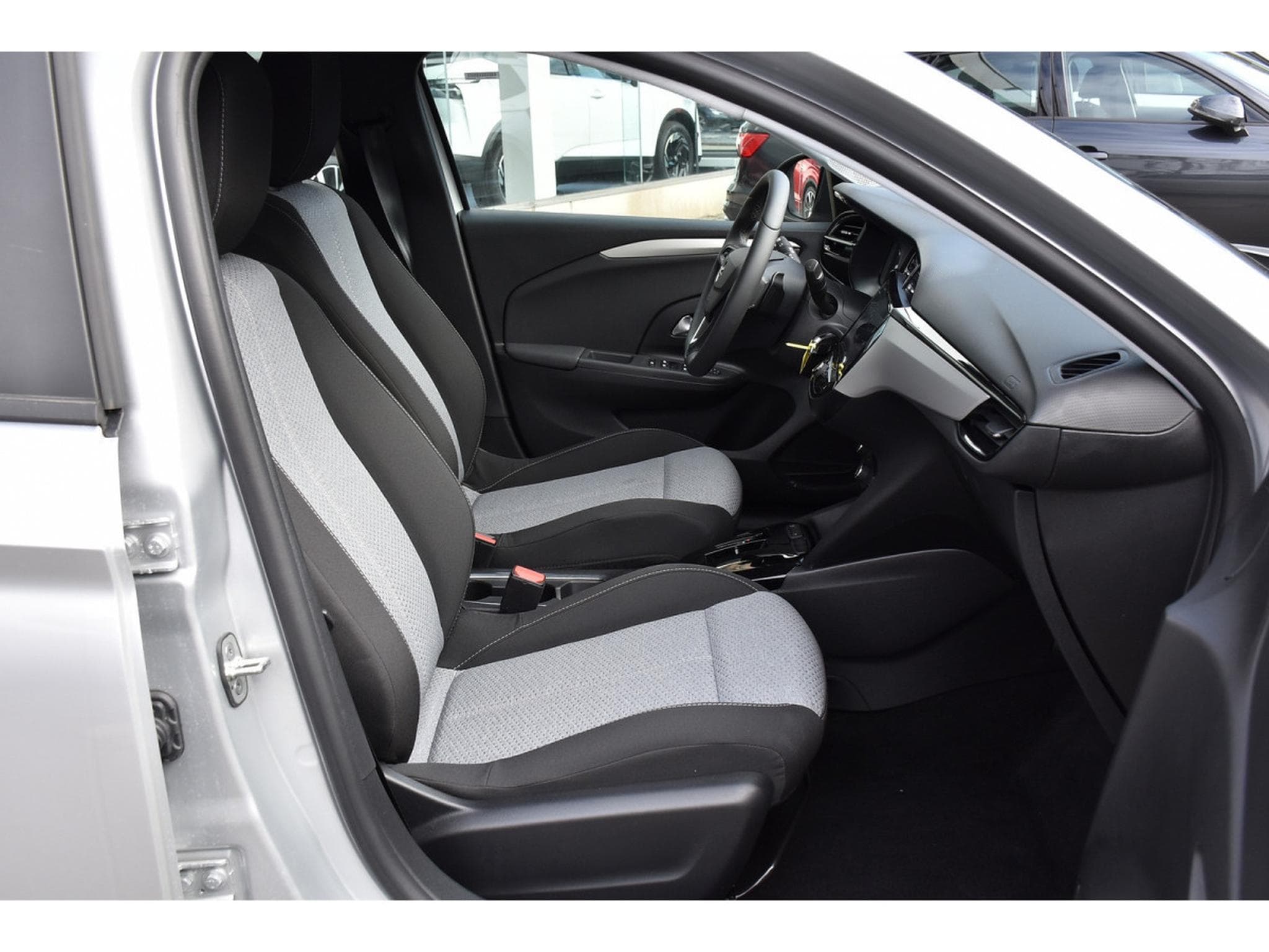 Opel Corsa 1.2 Turbo Edition AT8 REGUL LANE SIDE CAM 1° MAIN (2025) - Foto 6