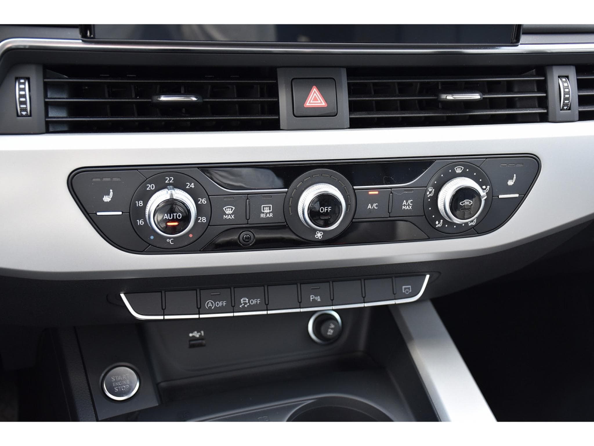 Audi A4 Avant 30 TDI S-Tronic CUIR LANE SIDE GPS CAM 1° MAIN (2022) - Foto 19