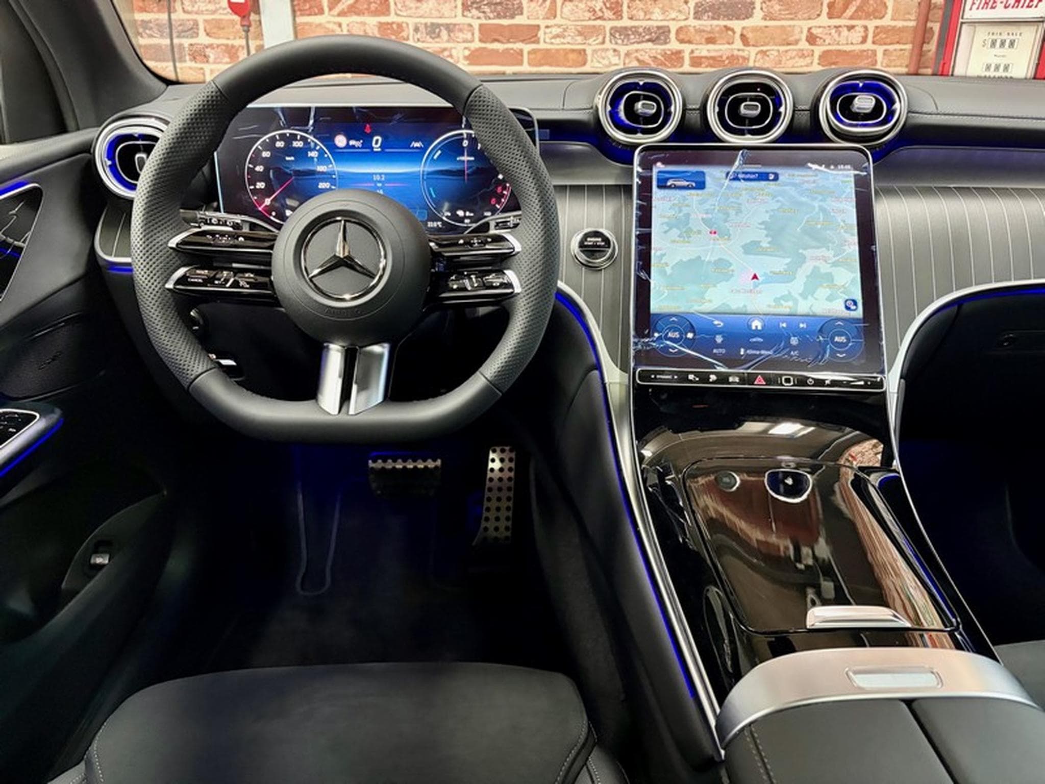 Mercedes GLC 300 GLC 300de 2.0 Hyb-Ess 333cv Auto AMG-LINE (2025) - Photo 4