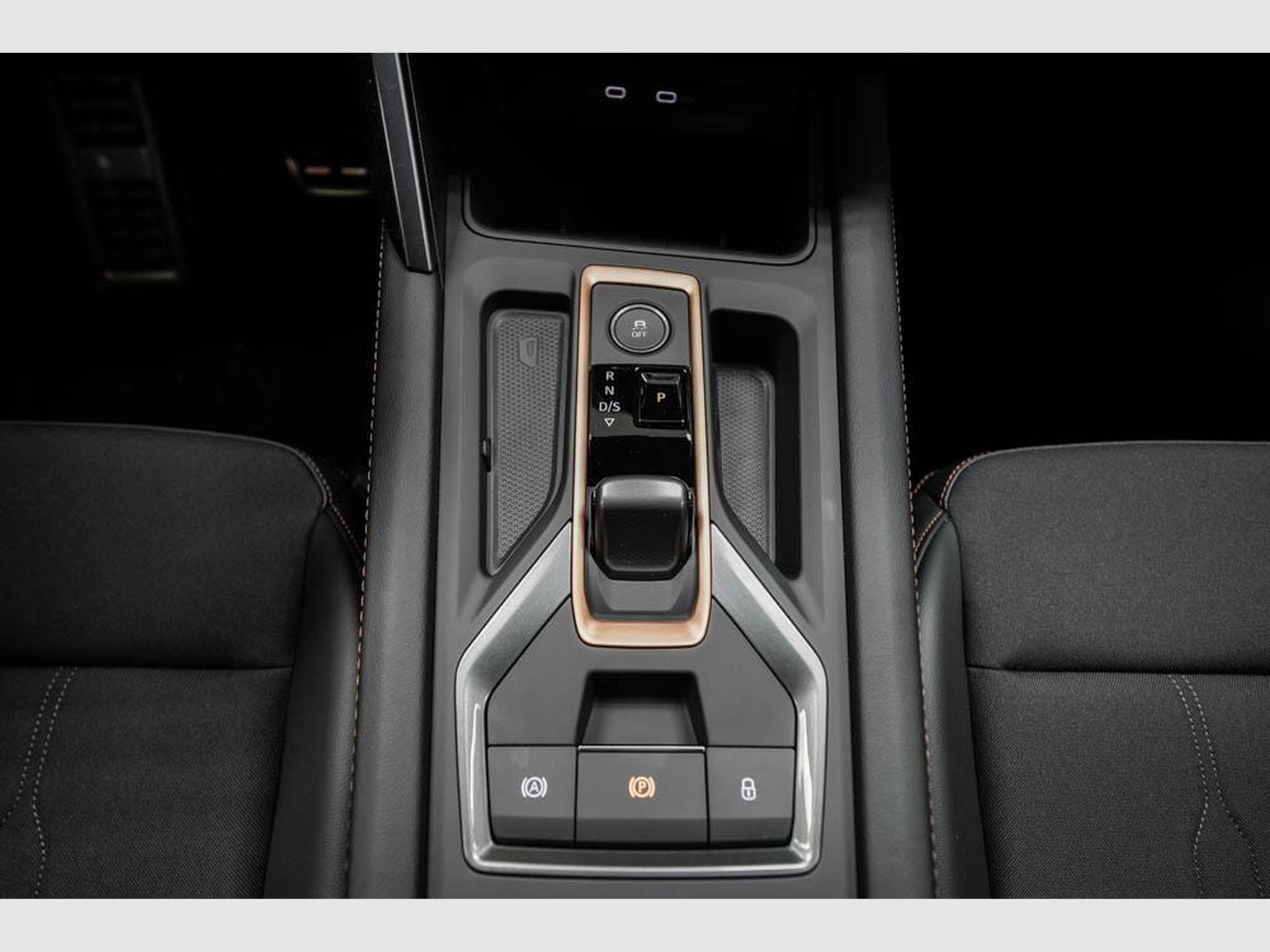 Cupra Formentor 1,5 eTSI DSG (2026) - Photo 12