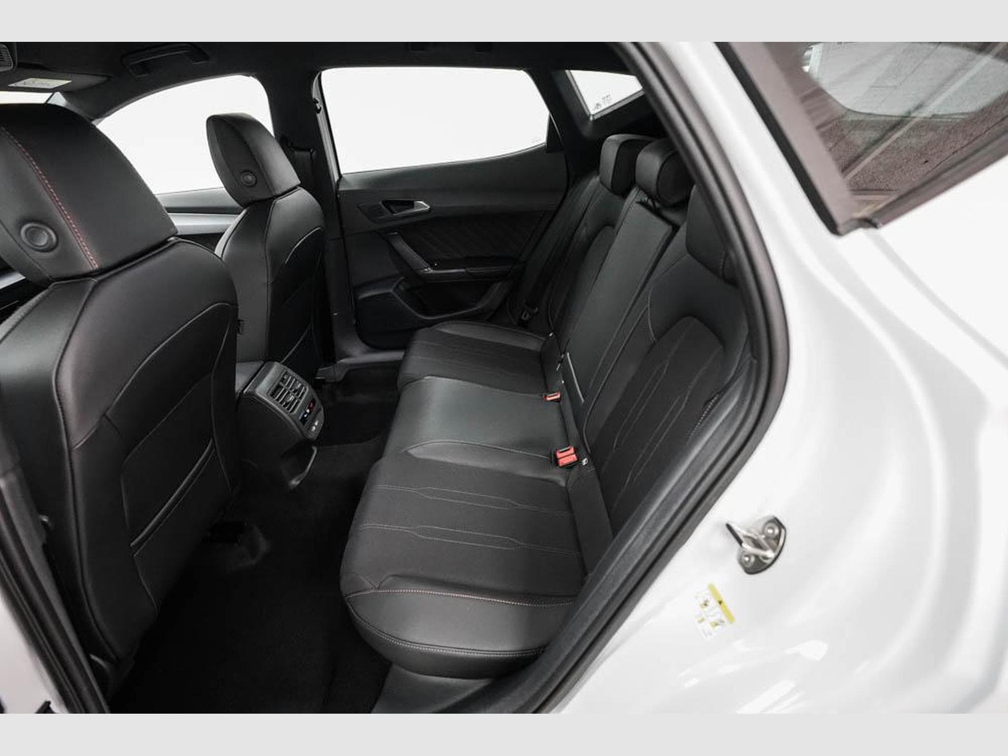 Cupra Formentor 1,5 eTSI DSG (2026) - Photo 16