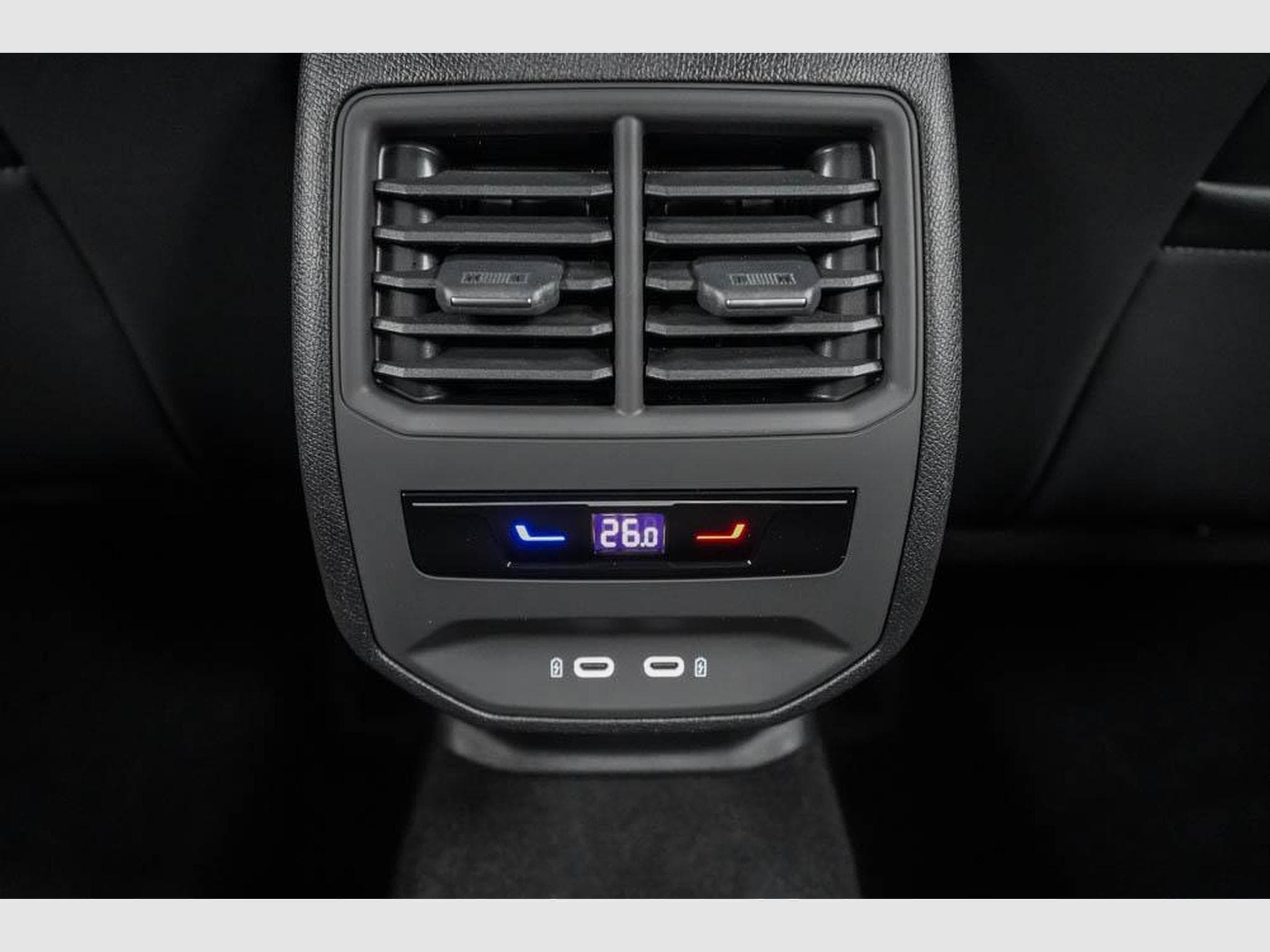 Cupra Formentor 1,5 eTSI DSG (2026) - Photo 17