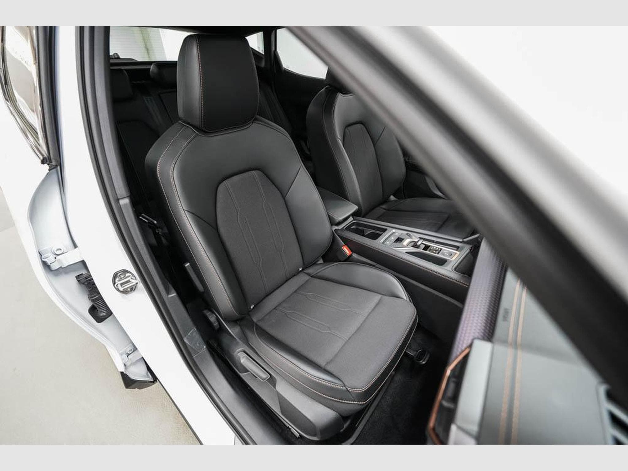 Cupra Formentor 1,5 eTSI DSG (2026) - Photo 22