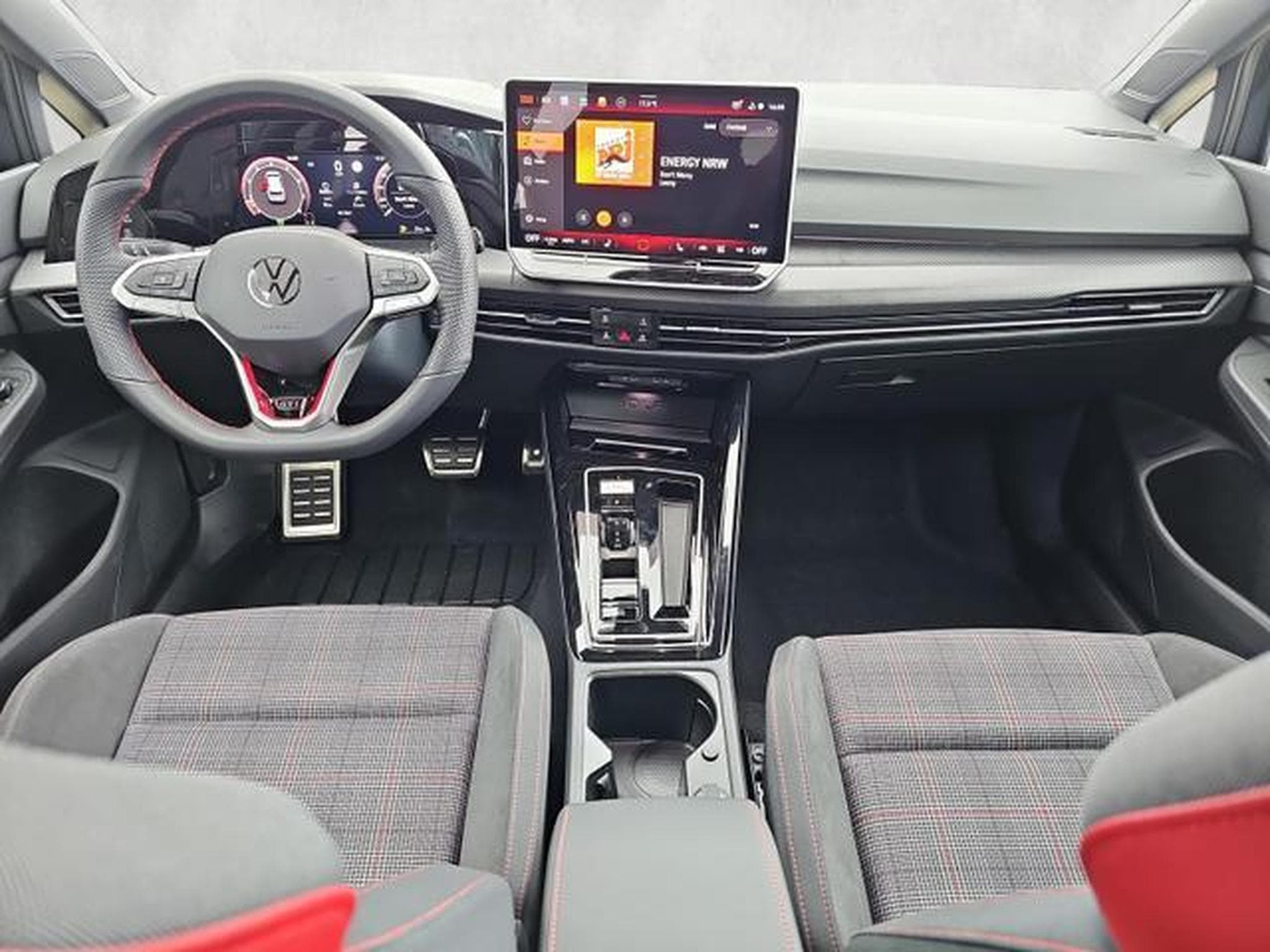 VW Golf 2.0 TSI 195 kW GTI (2026) - Photo 11