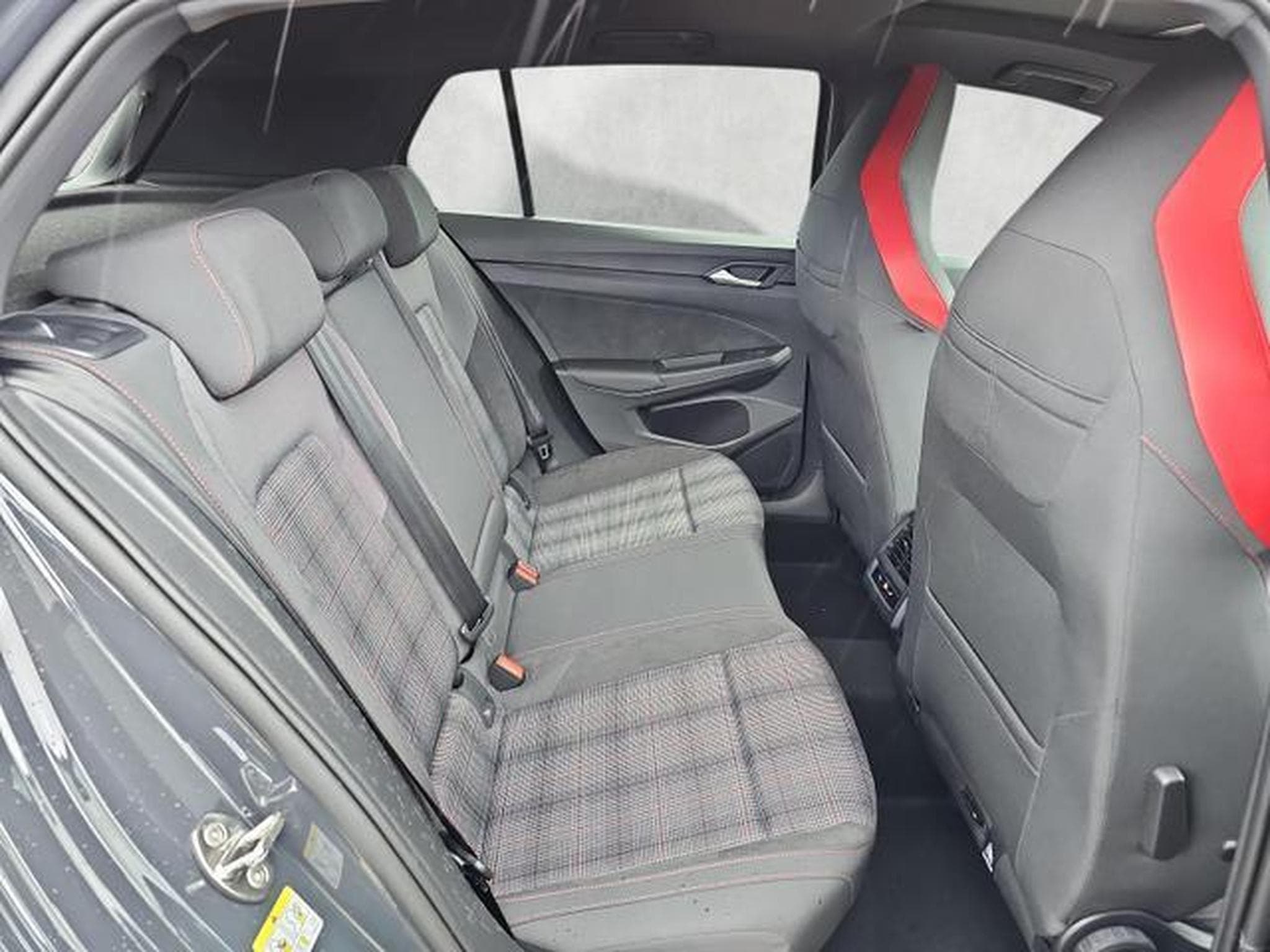 VW Golf 2.0 TSI 195 kW GTI (2026) - Photo 13