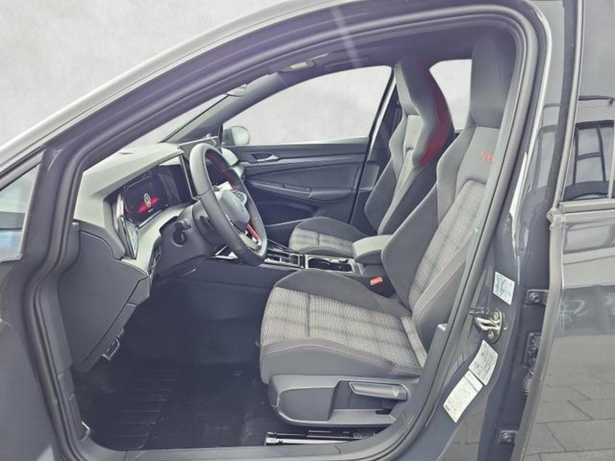 VW Golf 2.0 TSI 195 kW GTI (2026) - Photo 9