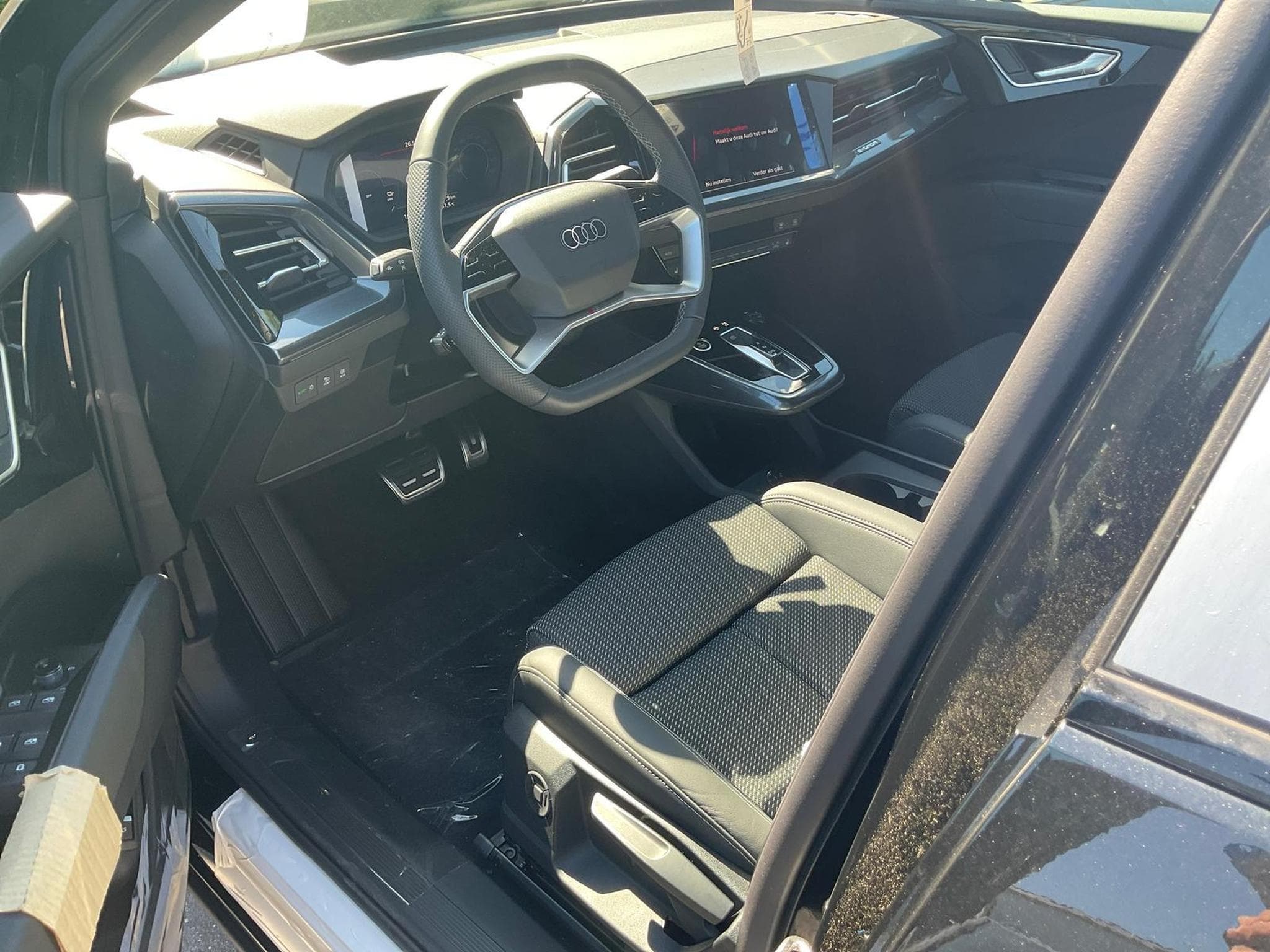 Audi Q4 e-tron 45 e-tron basis quattro (2026) - Photo 1