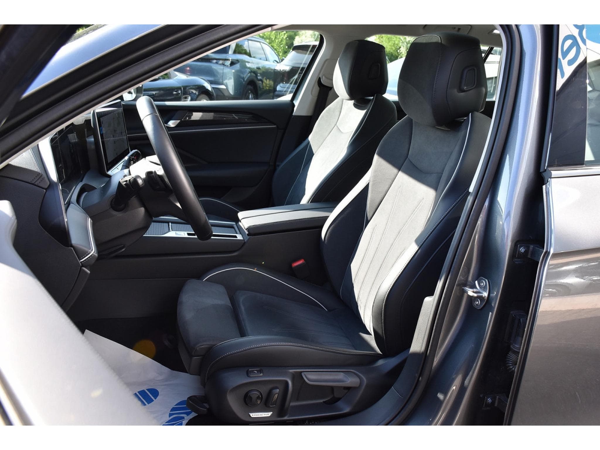 VW Passat 2.0 TDI Business DSG PANO TRAVEL CAM360 1° MAIN (2025) - Foto 6