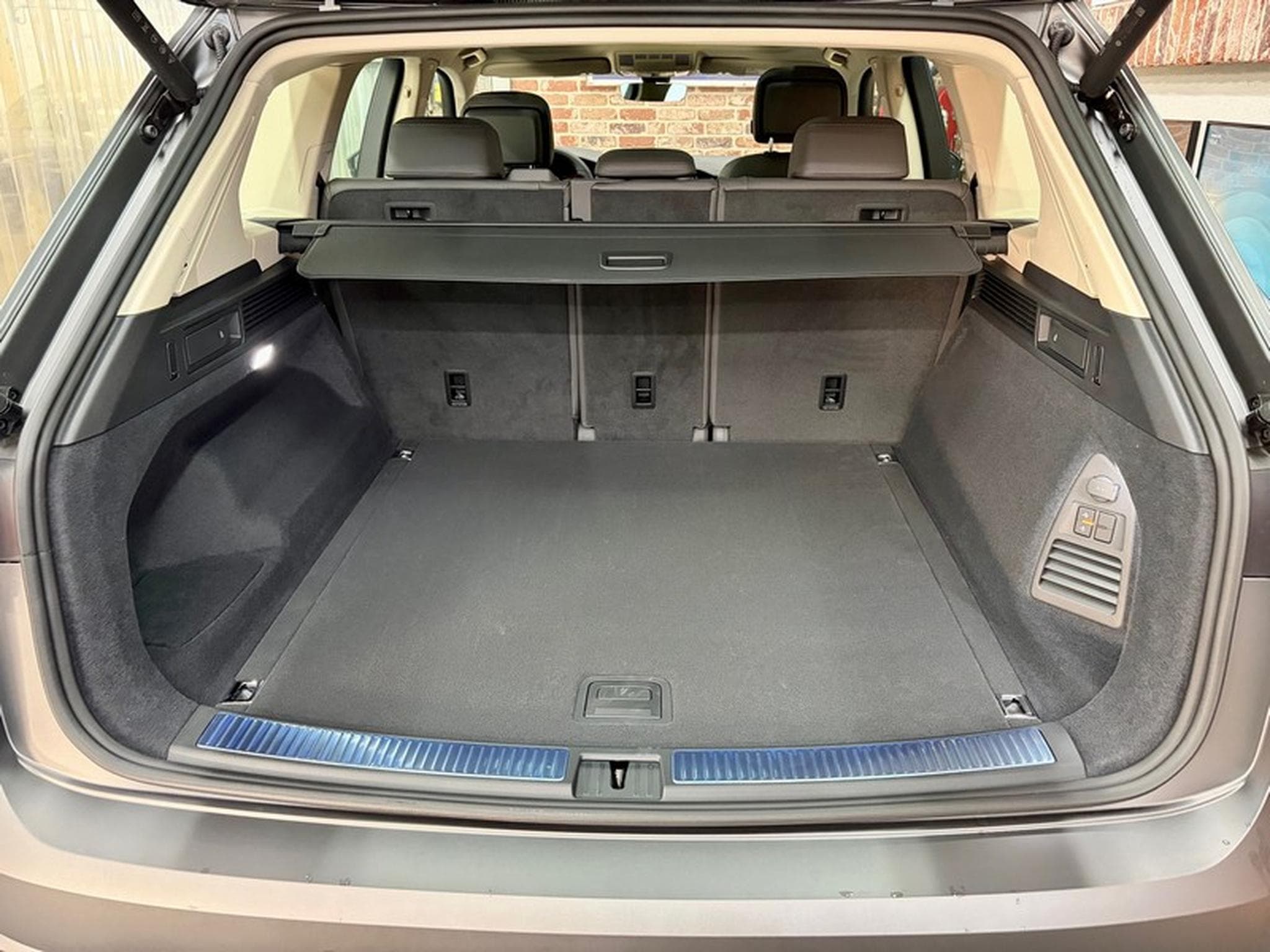 VW Touareg Touareg 3.0 V6 286cv Auto 4Motion R-LINE Final Edition (2026) - Photo 7