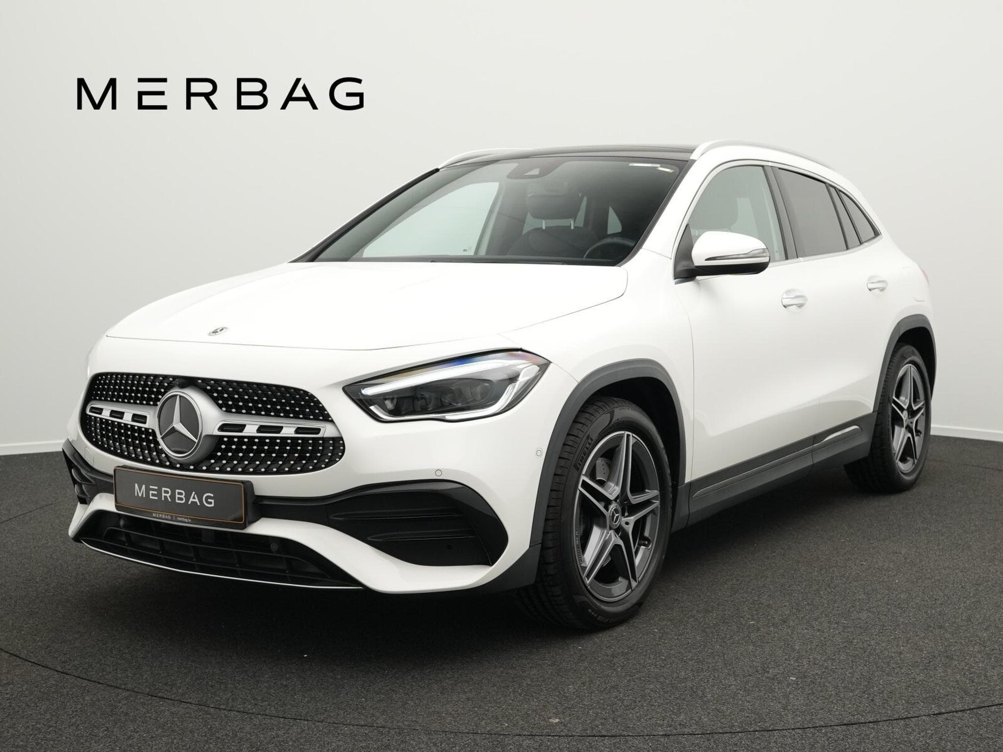 Mercedes GLA 250 AMG-Line Multi+Kamera+Pano+Distr+19" (1970) - Photo 1