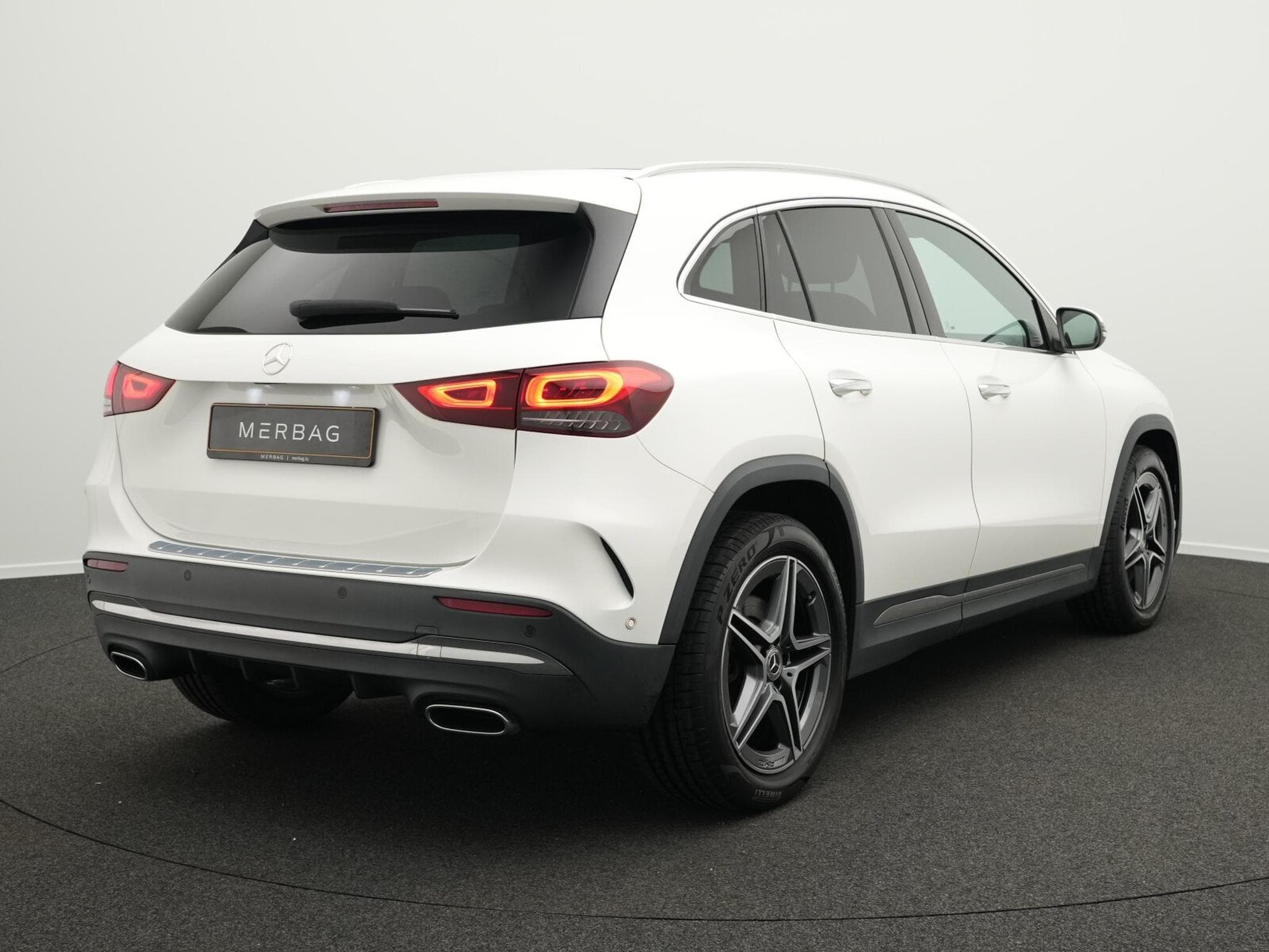 Mercedes GLA 250 AMG-Line Multi+Kamera+Pano+Distr+19" (1970) - Photo 3