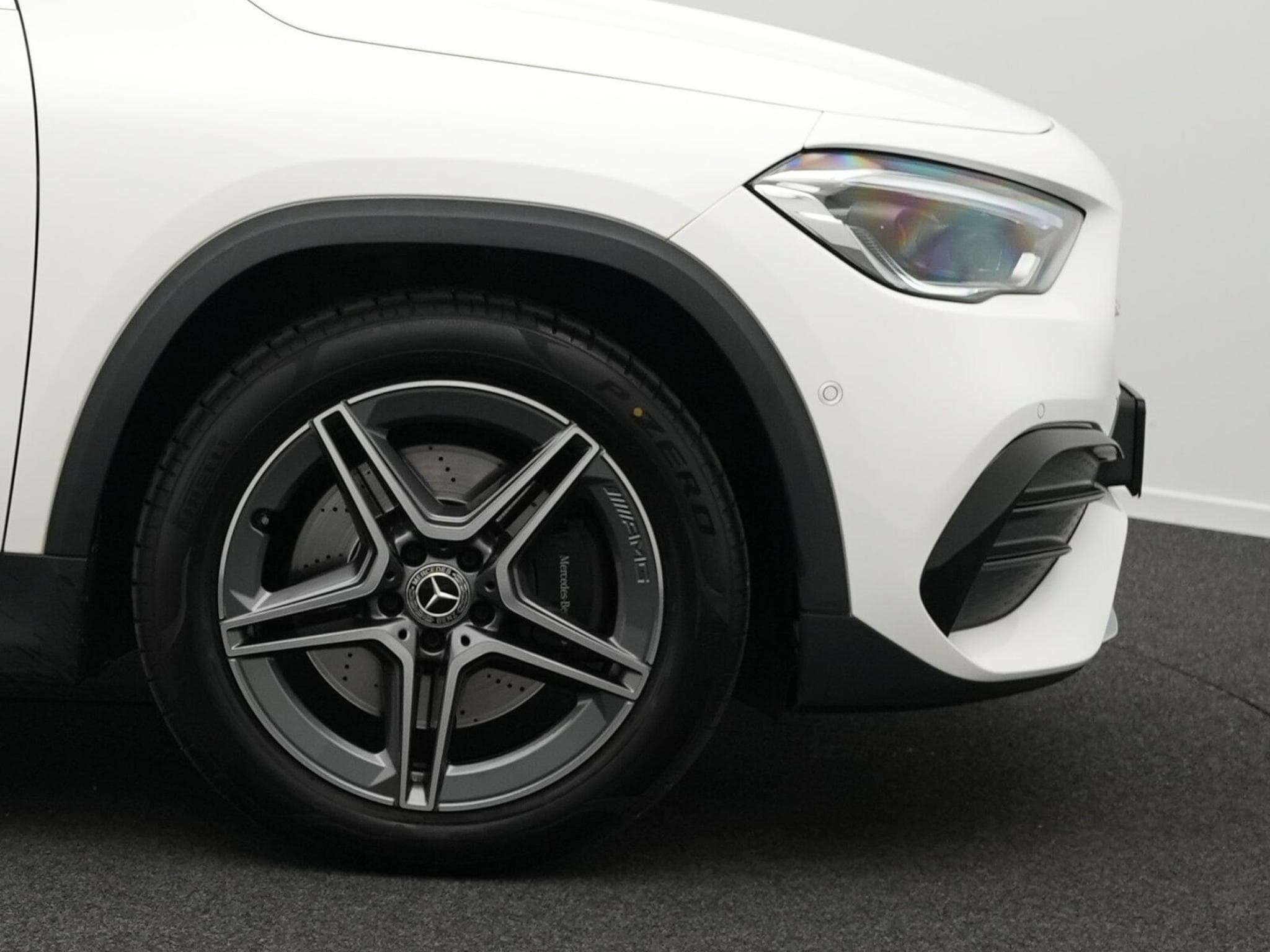 Mercedes GLA 250 AMG-Line Multi+Kamera+Pano+Distr+19" (1970) - Photo 6