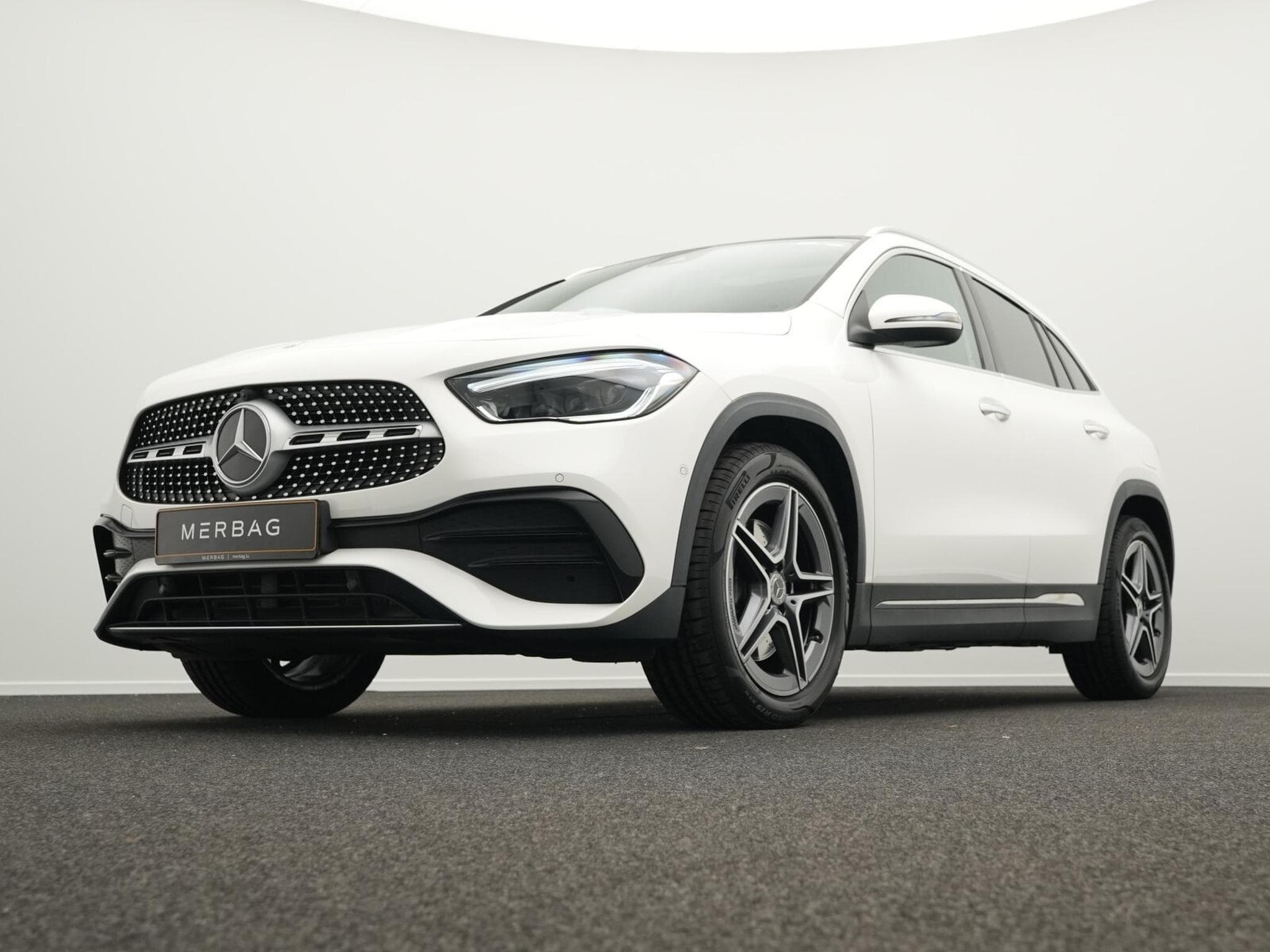 Mercedes GLA 250 AMG-Line Multi+Kamera+Pano+Distr+19" (1970) - Photo 8