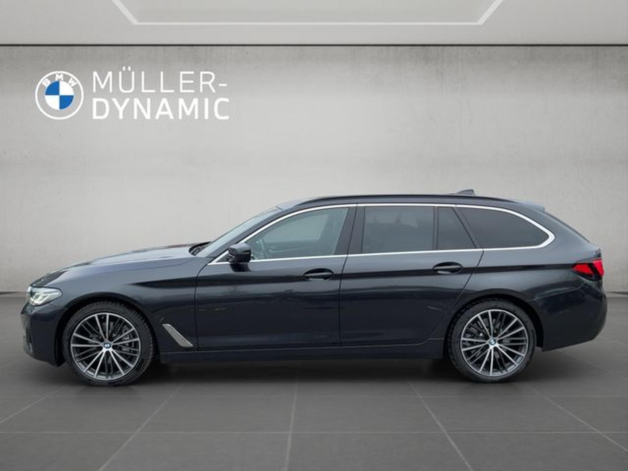 BMW 540 540d xDrive TOURING AHK HEAD-UP PANORAMA HARMAN/ (2022) - Photo 3