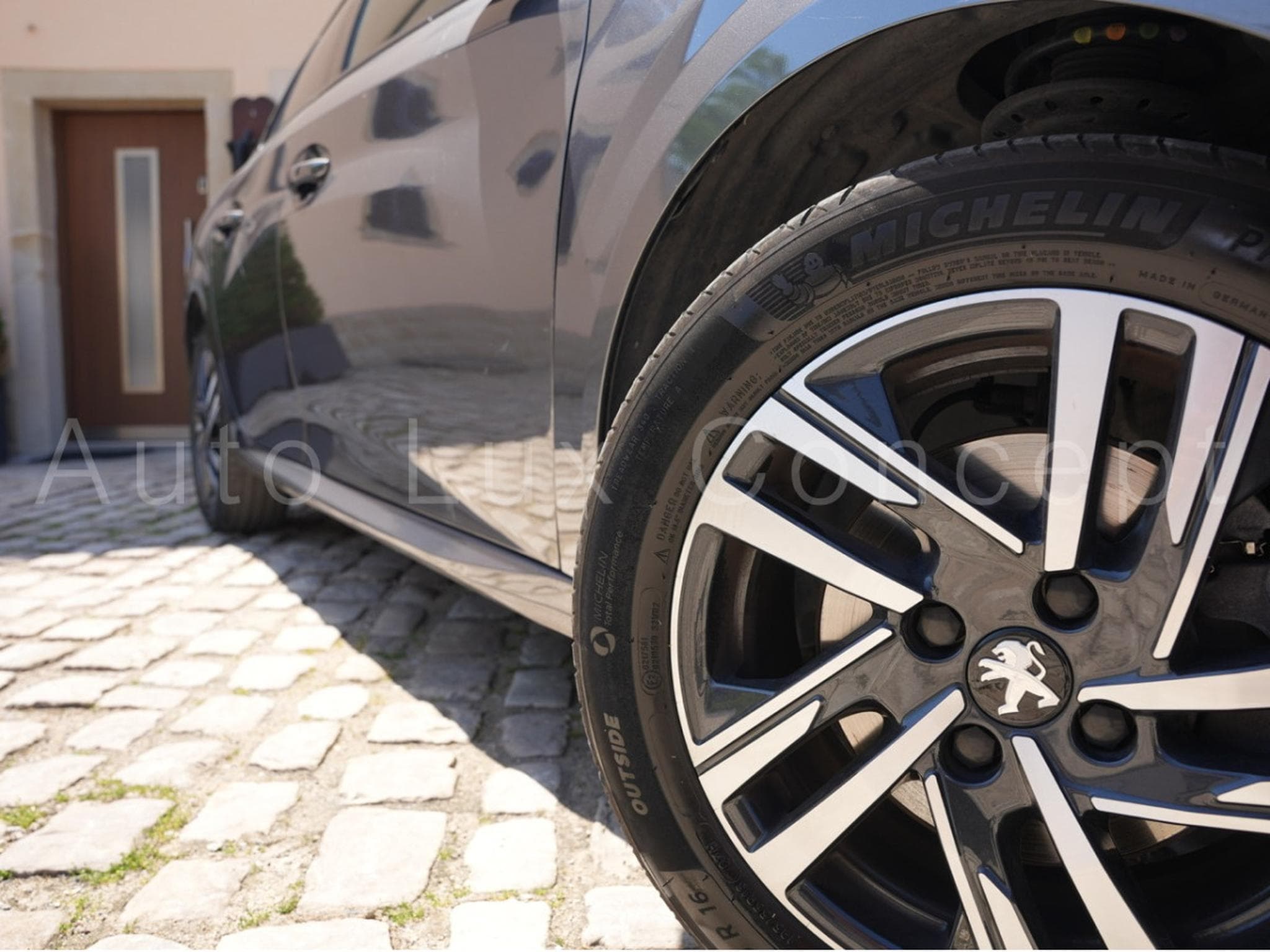 Peugeot 208 1.2 PureTech 100 S&S Allure Pack (2022) - Photo 13