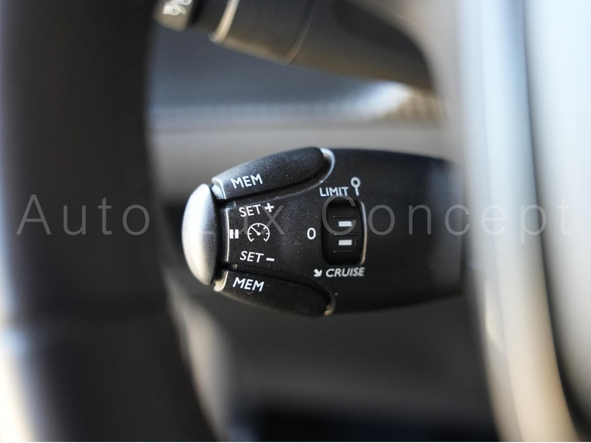 Peugeot 208 1.2 PureTech 100 S&S Allure Pack (2022) - Photo 17