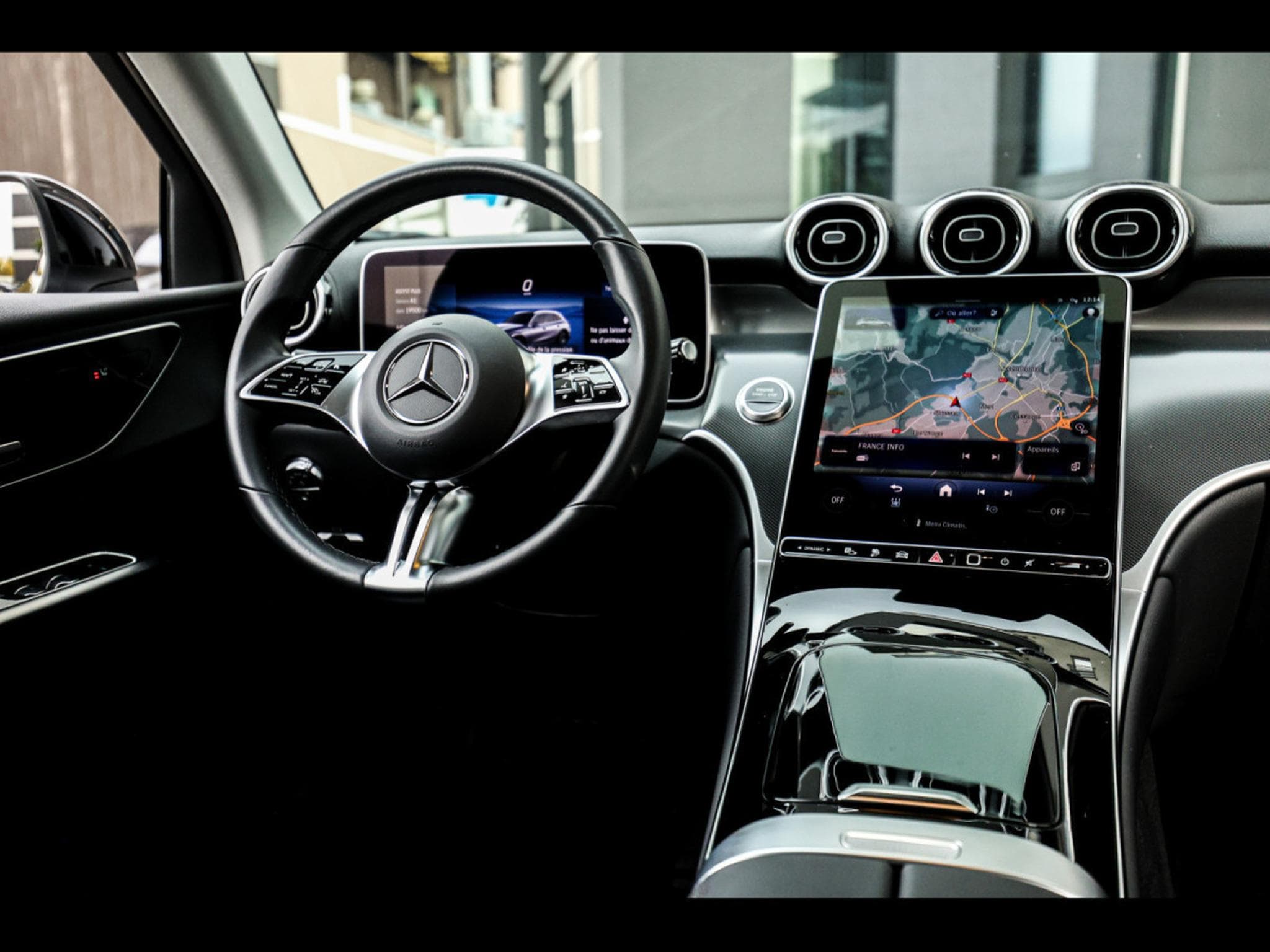 Mercedes GLC 300 DE 4MATIC AVANTGARDE (2024) - Photo 19