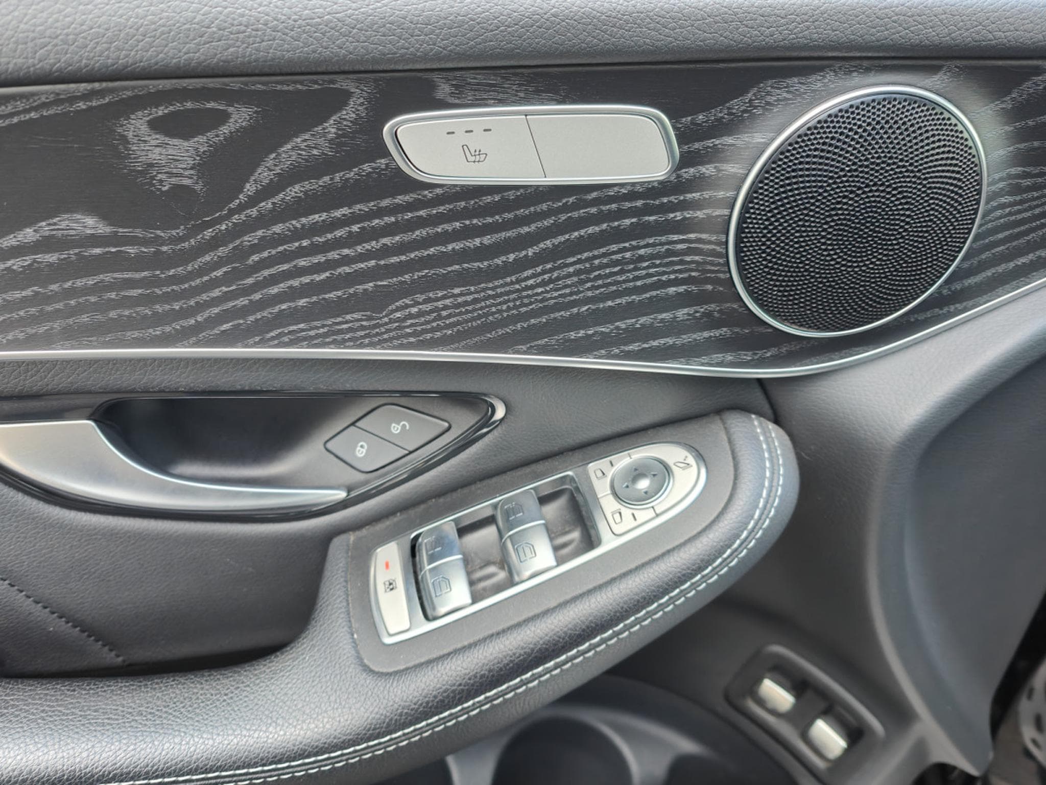 Mercedes GLC 220 GLC 220d 4MATIC PACK AMG CARPLAY SUSPENSION PNEU CAMERA 360 (2020) - Photo 15