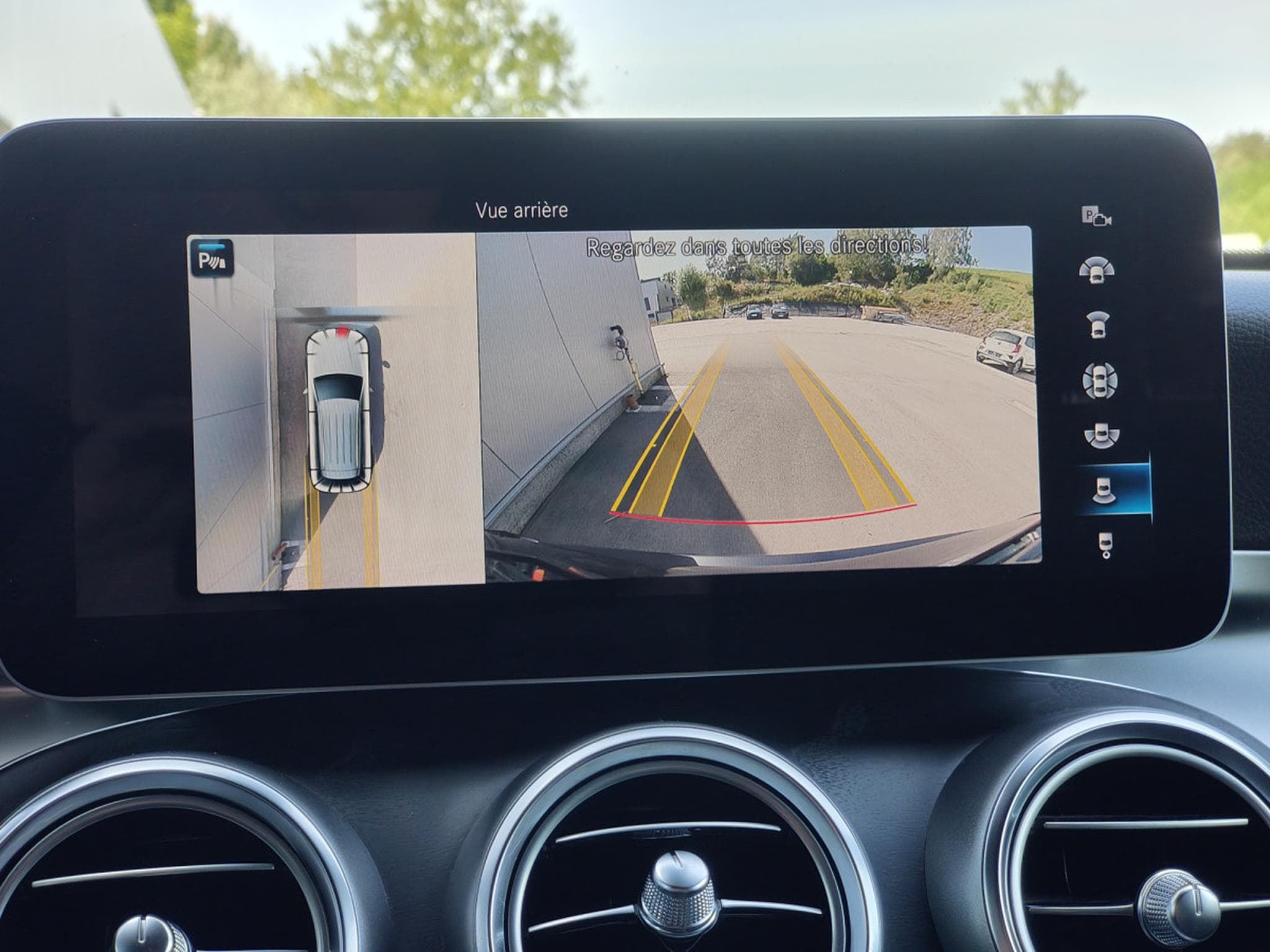 Mercedes GLC 220 GLC 220d 4MATIC PACK AMG CARPLAY SUSPENSION PNEU CAMERA 360 (2020) - Photo 18