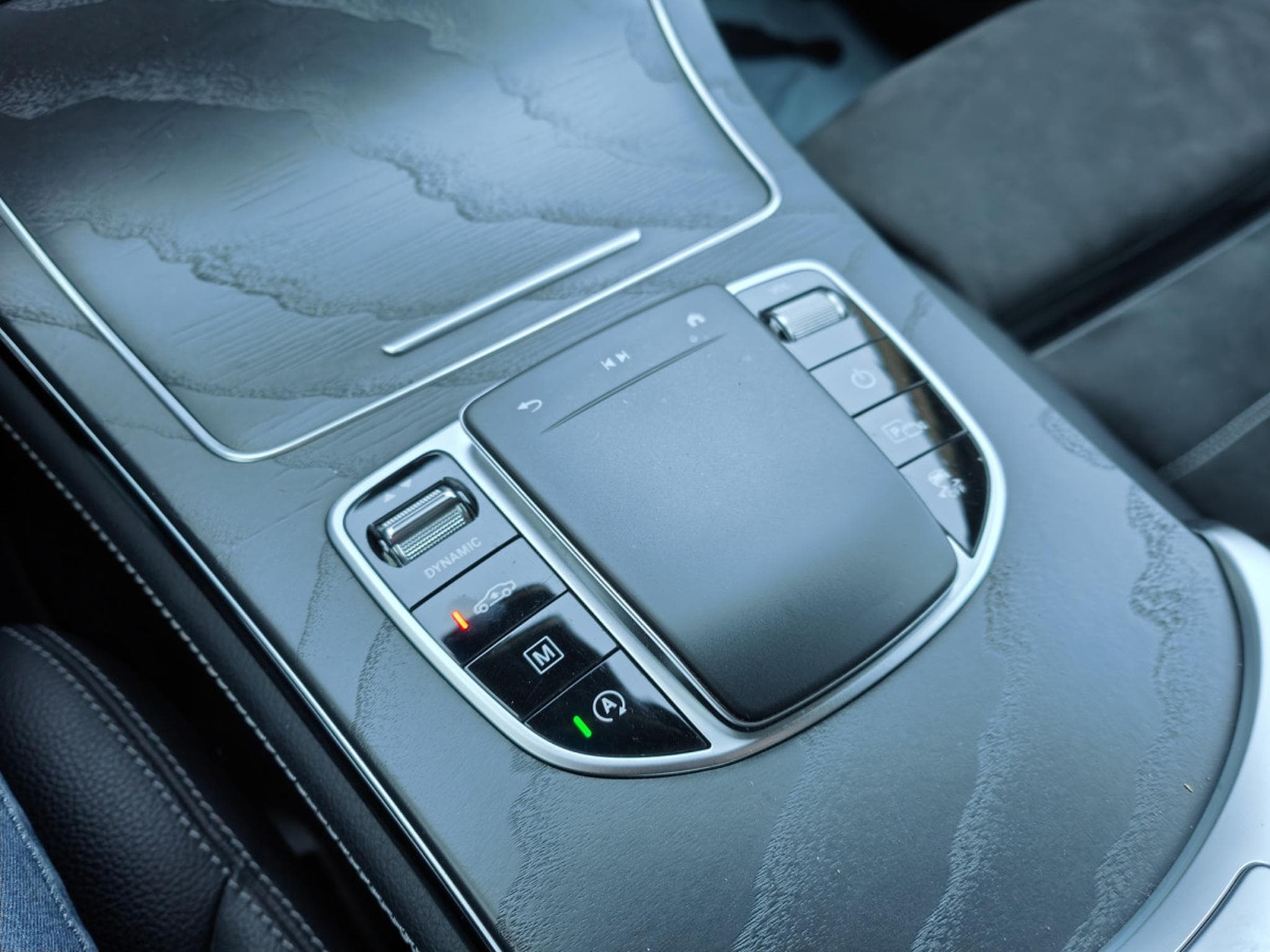 Mercedes GLC 220 GLC 220d 4MATIC PACK AMG CARPLAY SUSPENSION PNEU CAMERA 360 (2020) - Photo 20