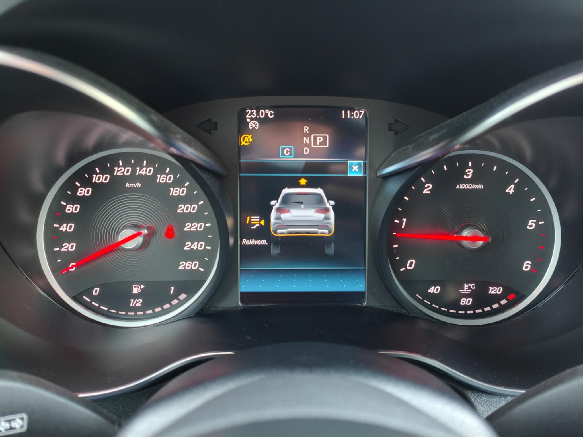 Mercedes GLC 220 GLC 220d 4MATIC PACK AMG CARPLAY SUSPENSION PNEU CAMERA 360 (2020) - Photo 21