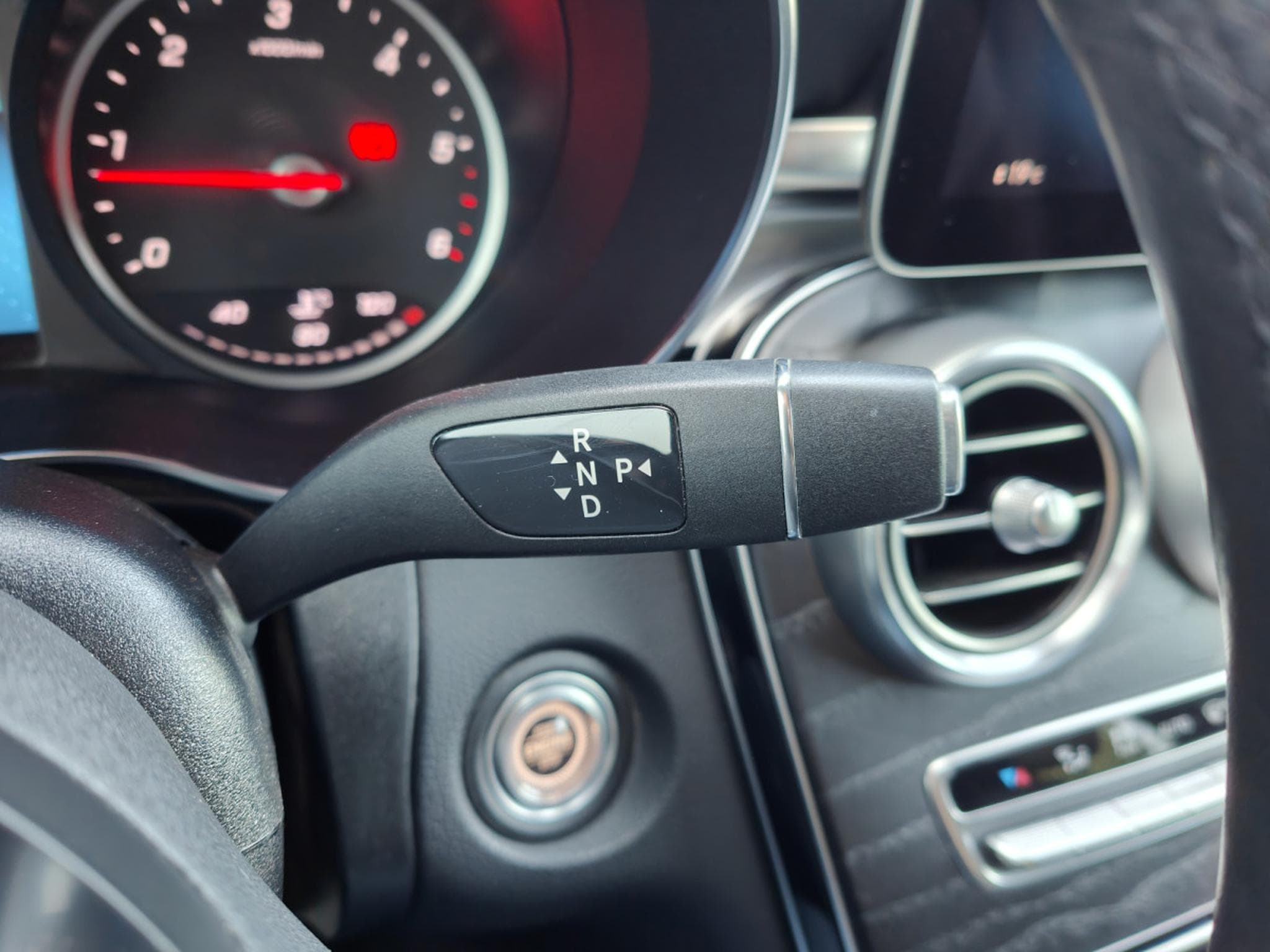 Mercedes GLC 220 GLC 220d 4MATIC PACK AMG CARPLAY SUSPENSION PNEU CAMERA 360 (2020) - Photo 24