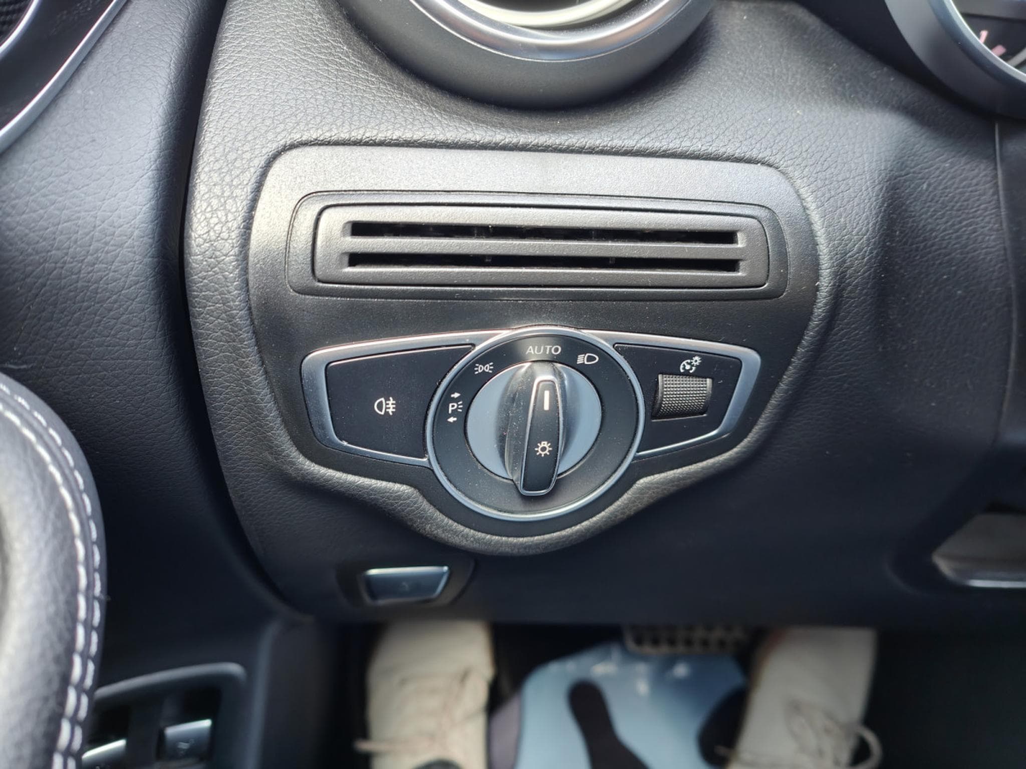 Mercedes GLC 220 GLC 220d 4MATIC PACK AMG CARPLAY SUSPENSION PNEU CAMERA 360 (2020) - Photo 25