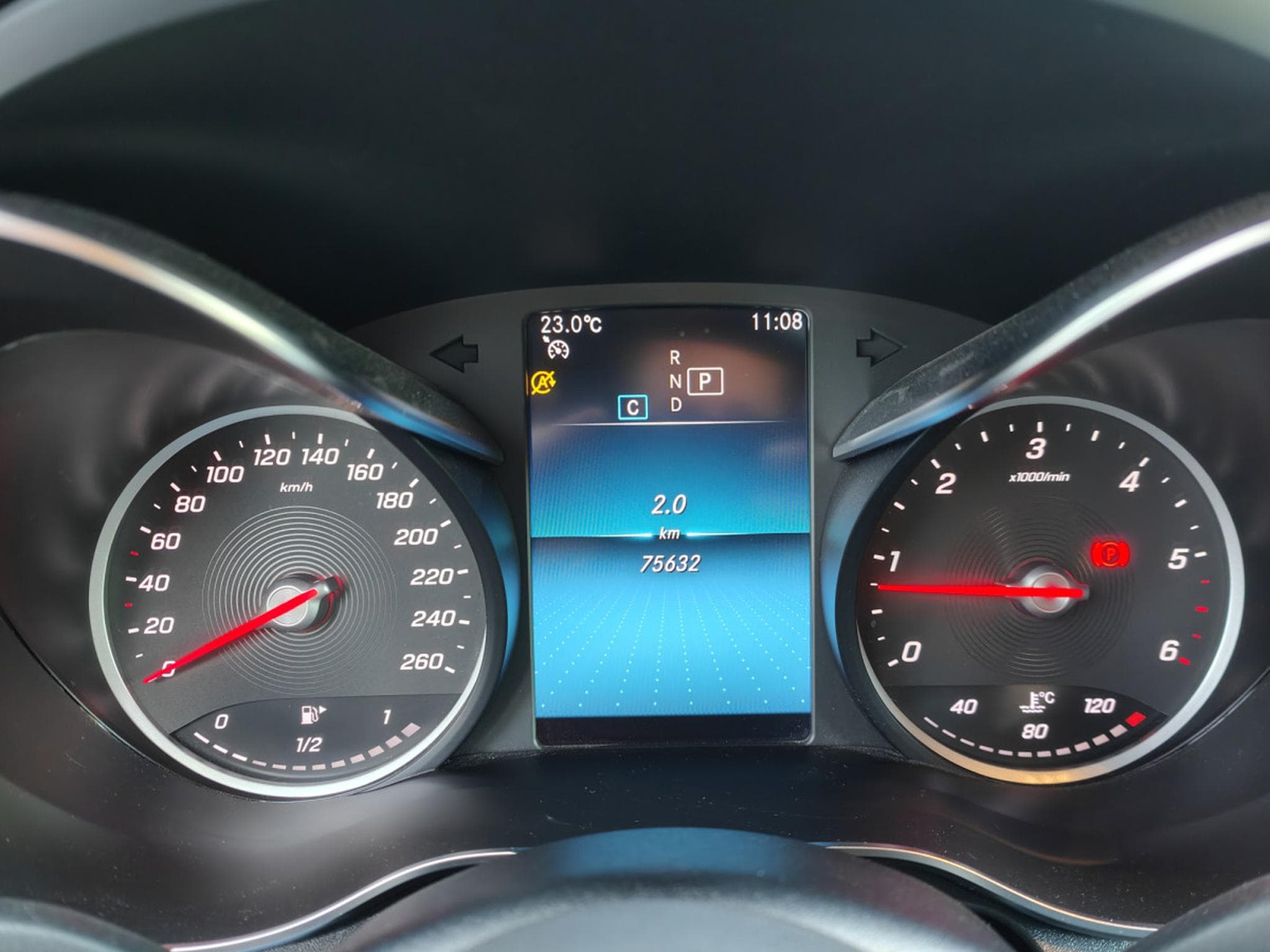 Mercedes GLC 220 GLC 220d 4MATIC PACK AMG CARPLAY SUSPENSION PNEU CAMERA 360 (2020) - Photo 26