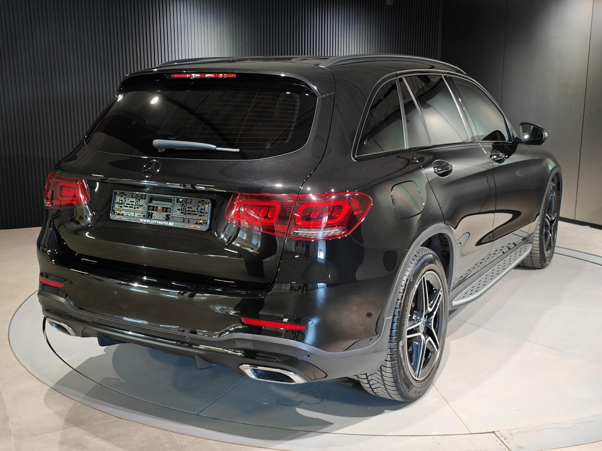 Mercedes GLC 220 GLC 220d 4MATIC PACK AMG CARPLAY SUSPENSION PNEU CAMERA 360 (2020) - Photo 3