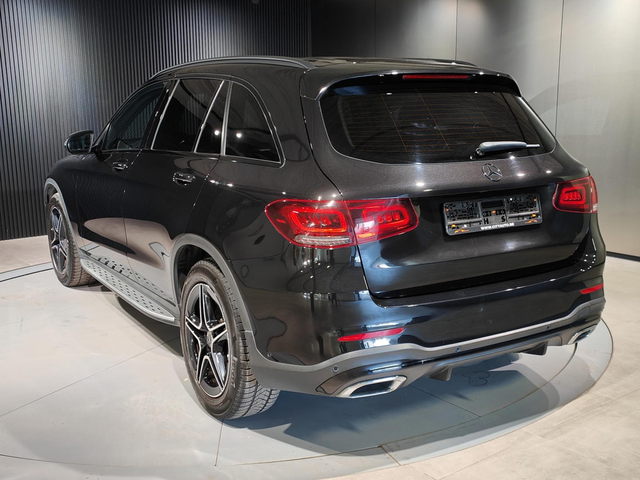 Mercedes GLC 220 GLC 220d 4MATIC PACK AMG CARPLAY SUSPENSION PNEU CAMERA 360 (2020) - Photo 4