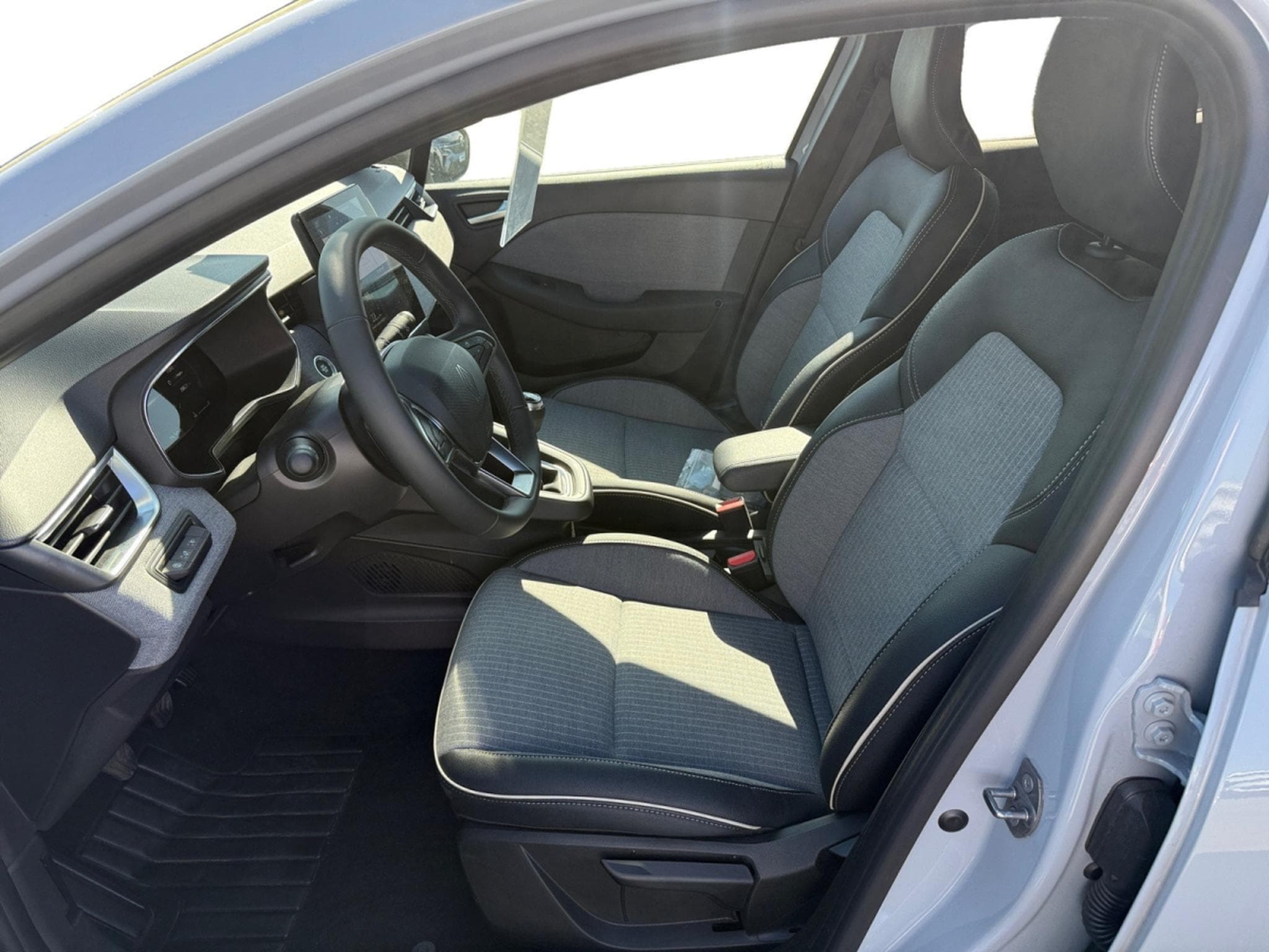 Renault Clio 1.0 Tce Techno (2025) - Foto 7