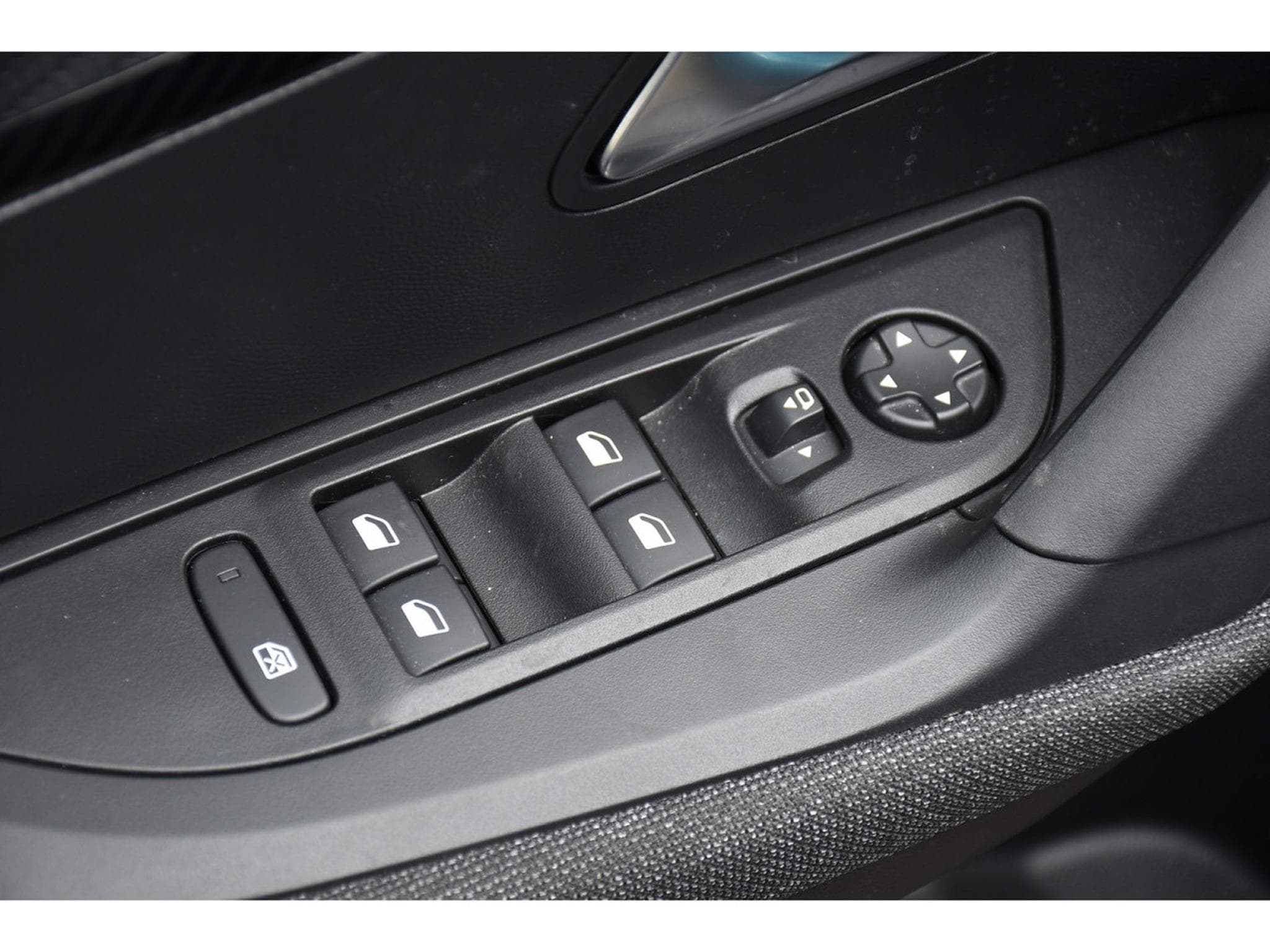 Peugeot 2008 1.2 Hybrid 145 e-DCS6 Style REGUL LANE PDC 1° MAIN (2025) - Foto 16