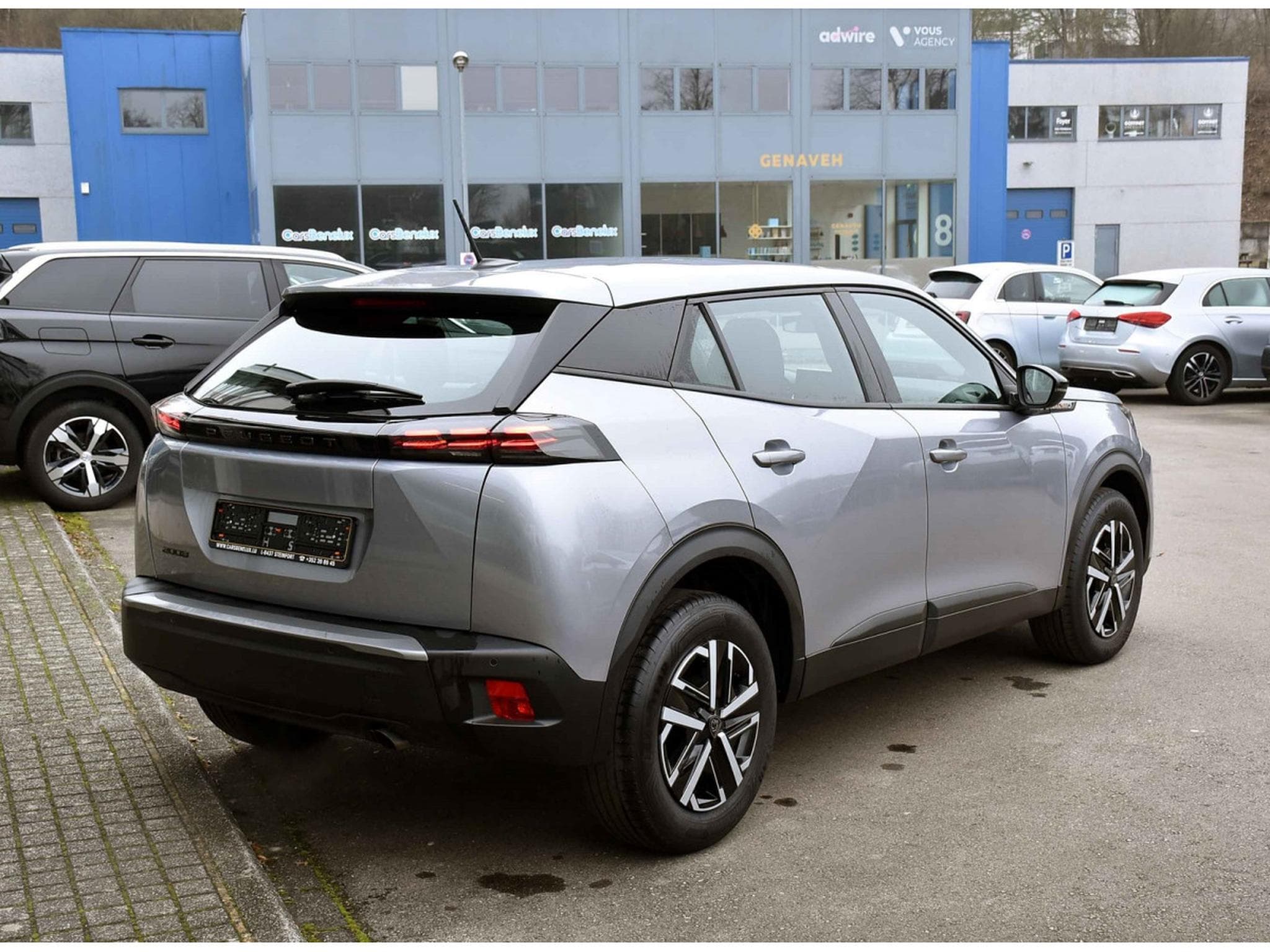Peugeot 2008 1.2 Hybrid 145 e-DCS6 Style REGUL LANE PDC 1° MAIN (2025) - Foto 3