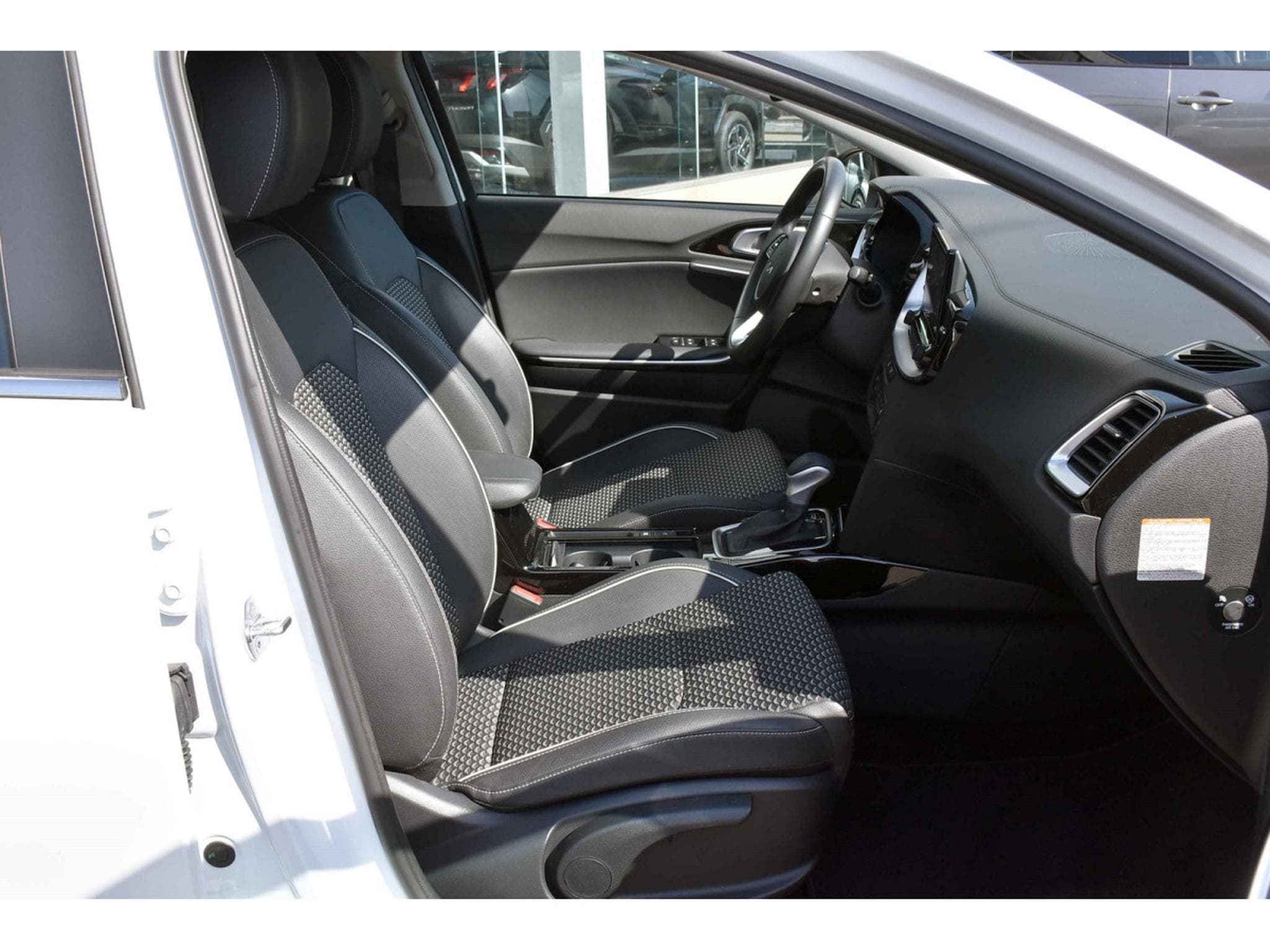 Kia XCeed 1.6 GDI PHEV Business Line DCT ACC LANE SIDE CAM 1° MAIN (2023) - Foto 6