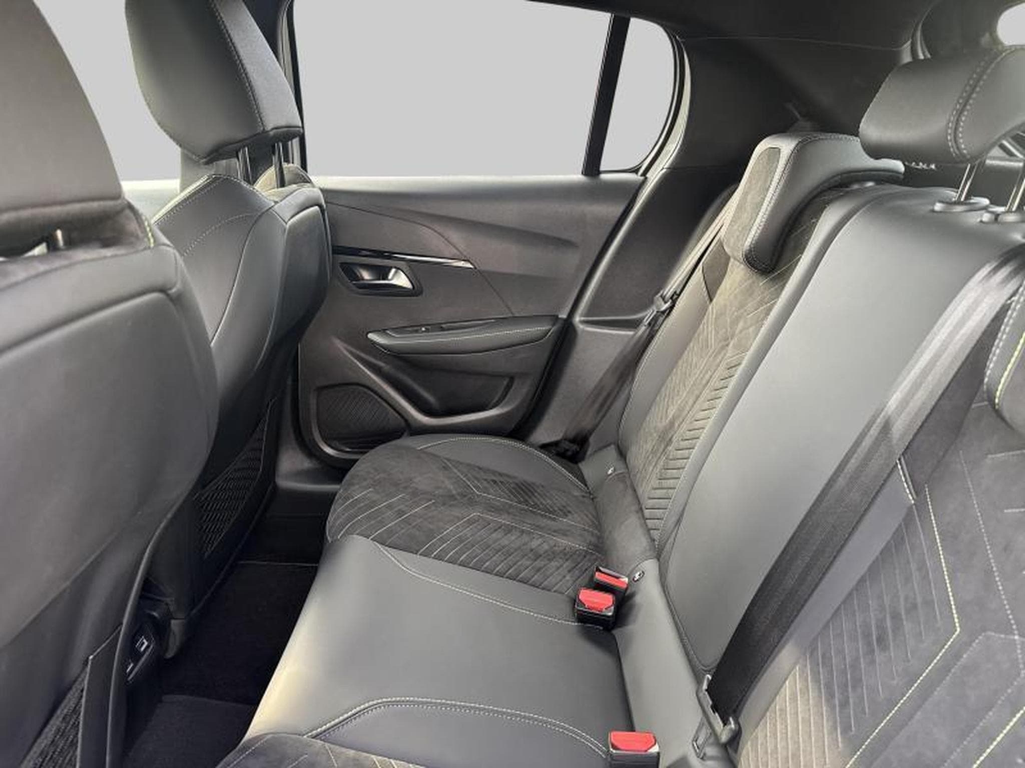 Peugeot 208 GT (2024) - Foto 12