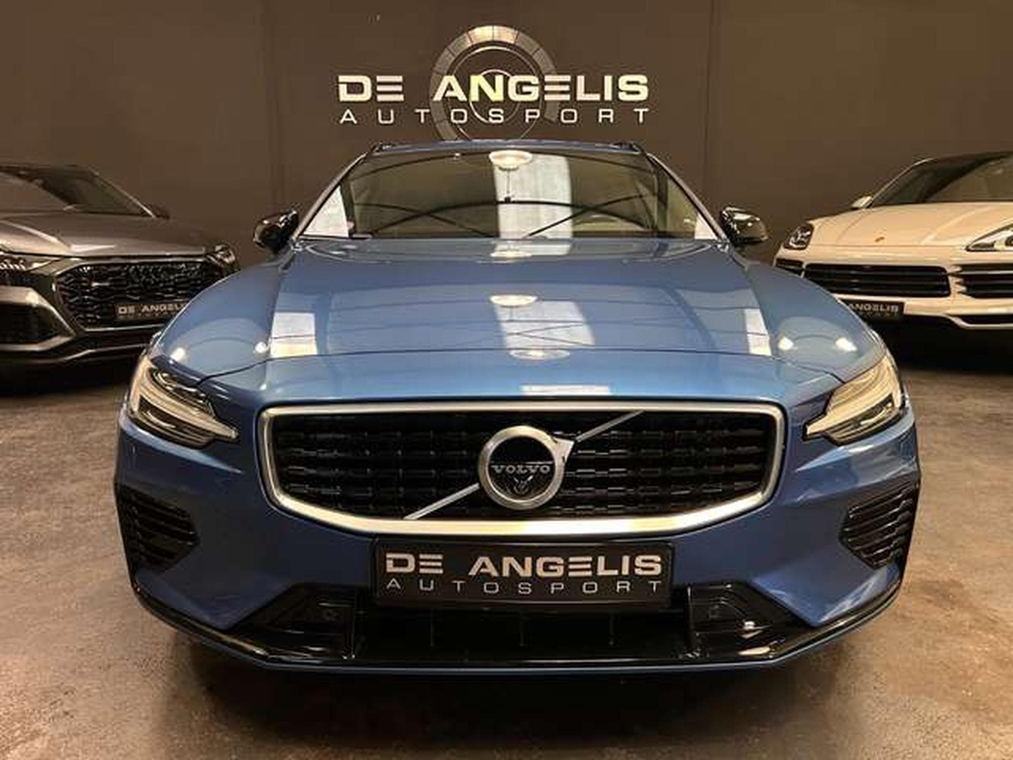 Volvo V60 V60 BREAK 2.0 T8 390 AWD R DESIGN (2019) - Foto 4
