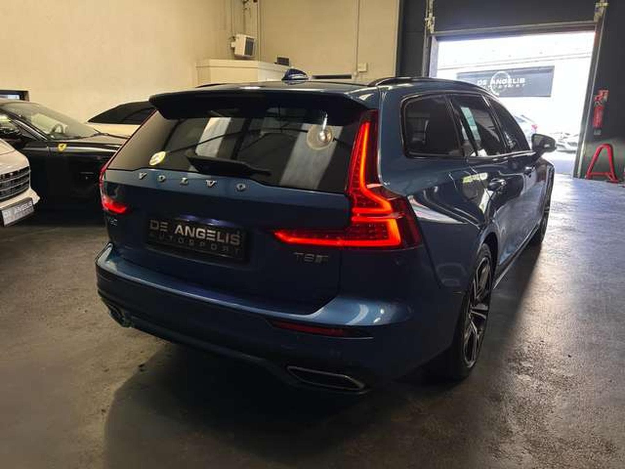 Volvo V60 V60 BREAK 2.0 T8 390 AWD R DESIGN (2019) - Foto 5