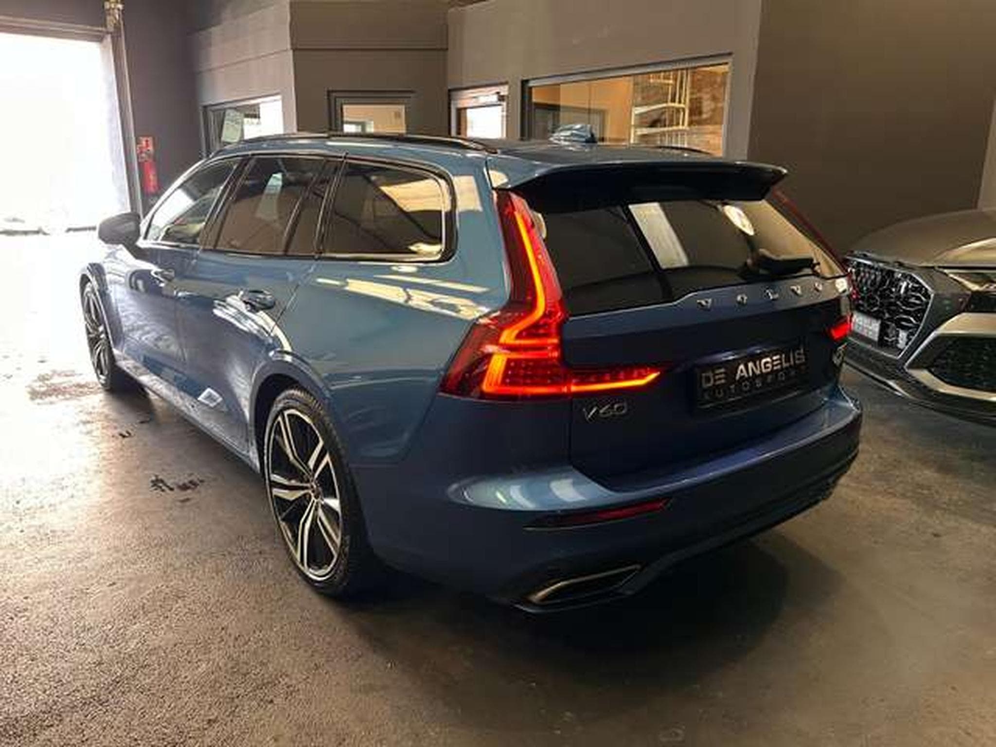 Volvo V60 V60 BREAK 2.0 T8 390 AWD R DESIGN (2019) - Foto 6