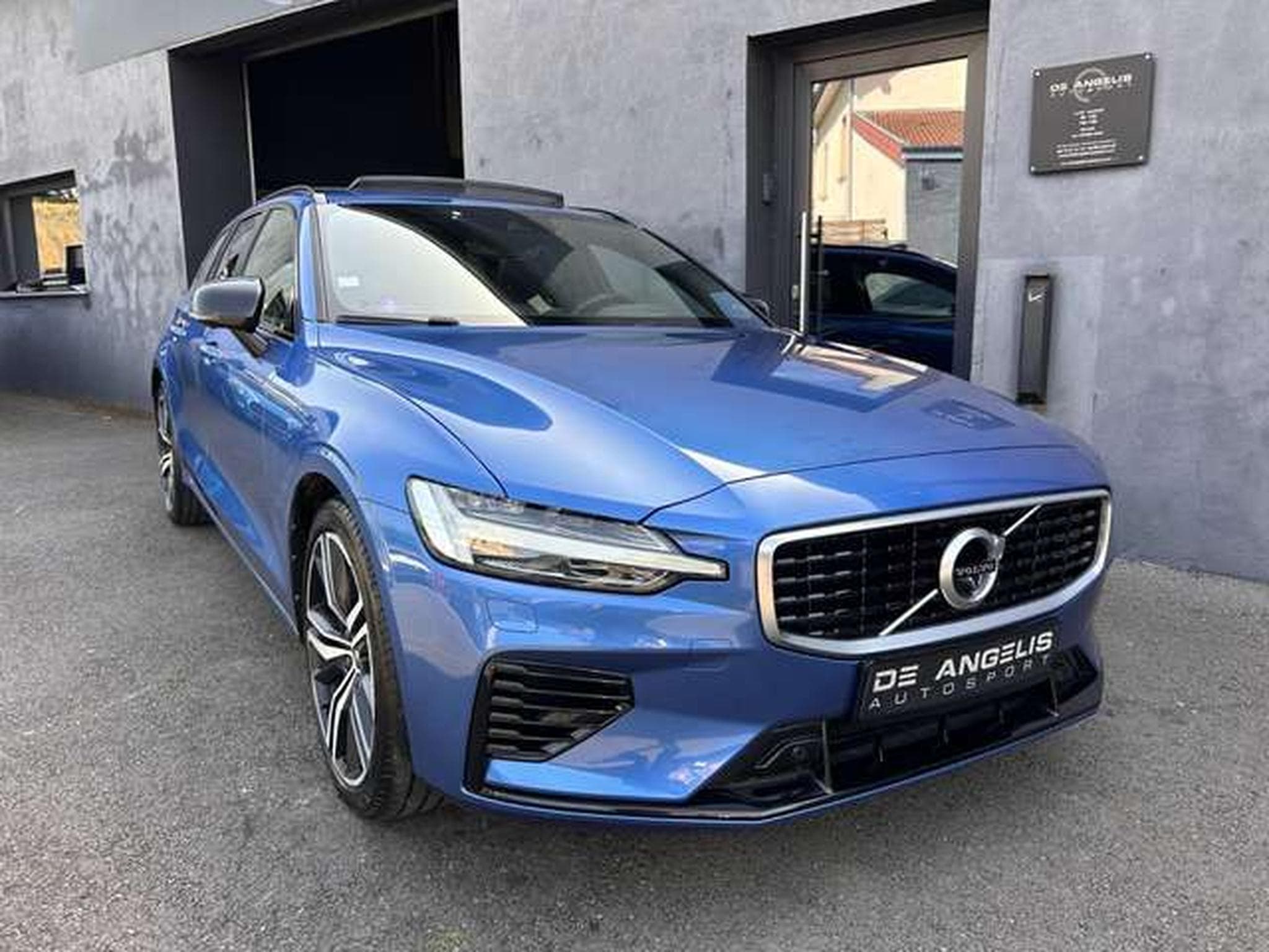 Volvo V60 V60 BREAK 2.0 T8 390 AWD R DESIGN (2019) - Foto 9