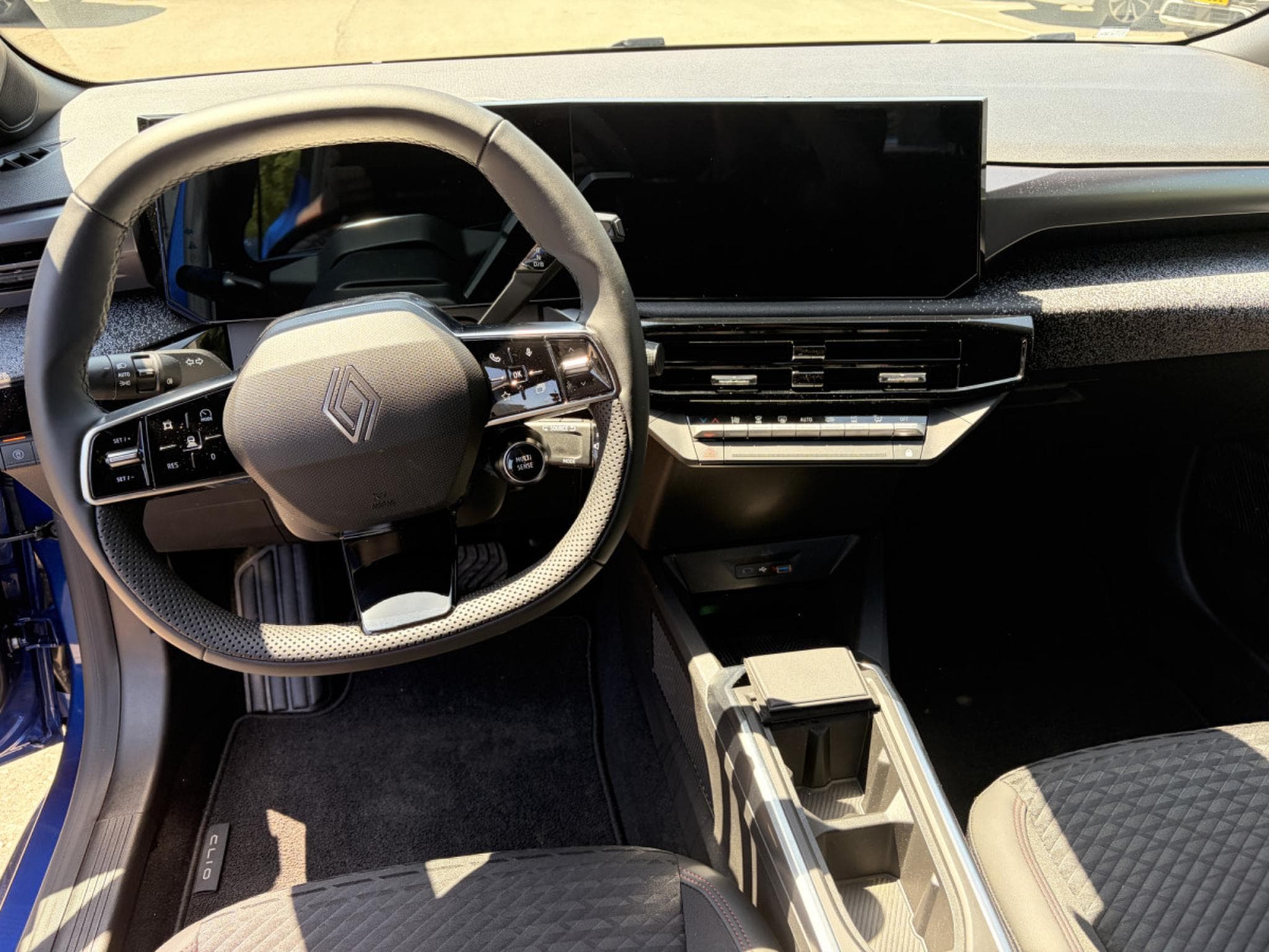 Renault Clio Techno Full Hybrid E-Tech 160 HP (2026) - Photo 11